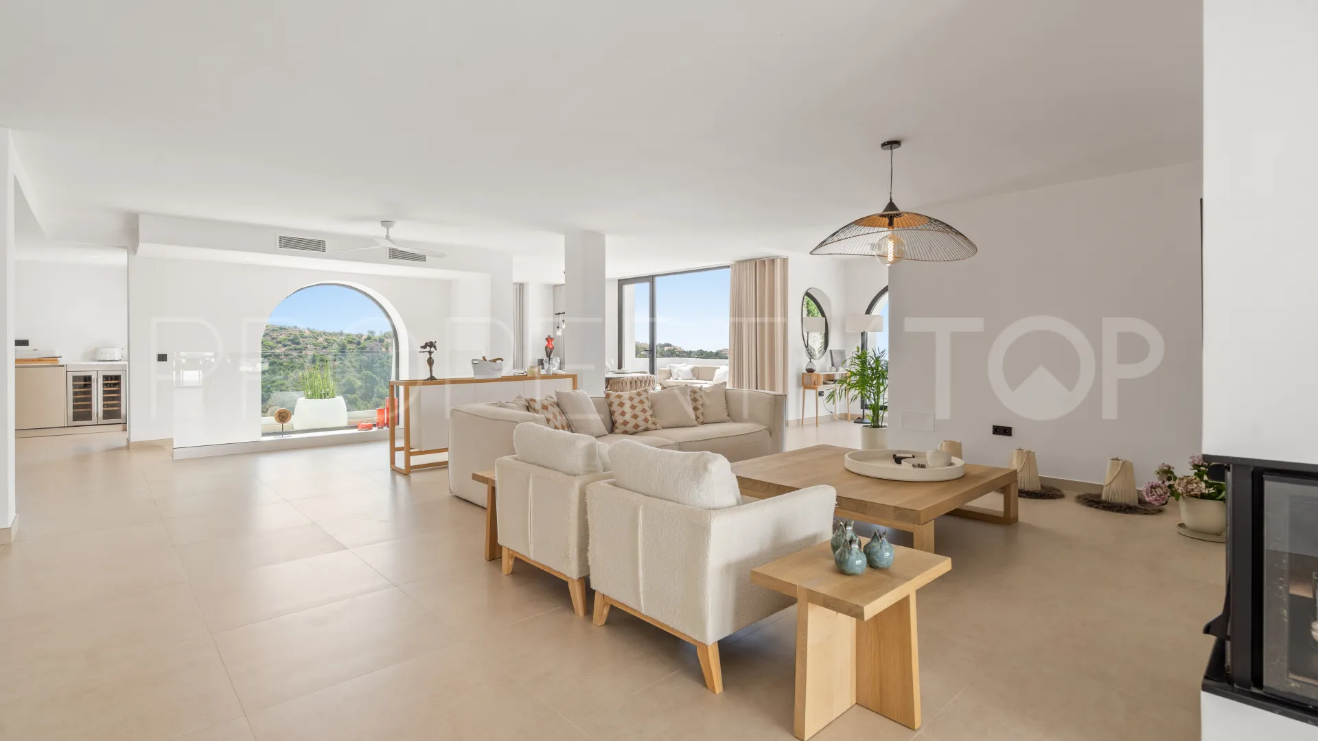 5 bedrooms villa for sale in Nueva Andalucia