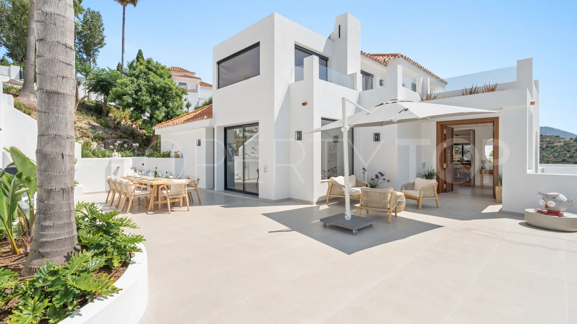 5 bedrooms villa for sale in Nueva Andalucia