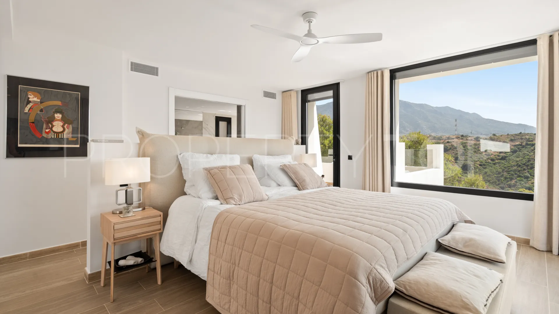 5 bedrooms villa for sale in Nueva Andalucia