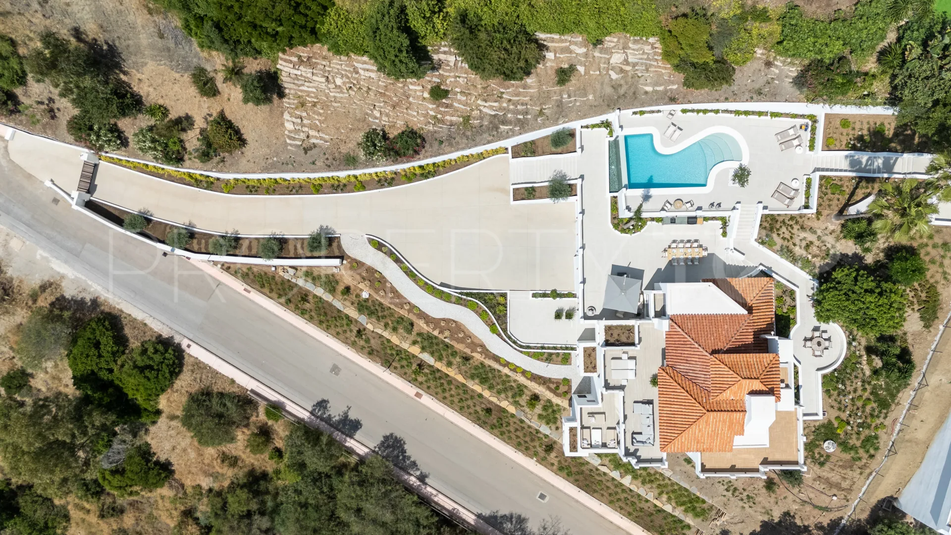 5 bedrooms villa for sale in Nueva Andalucia