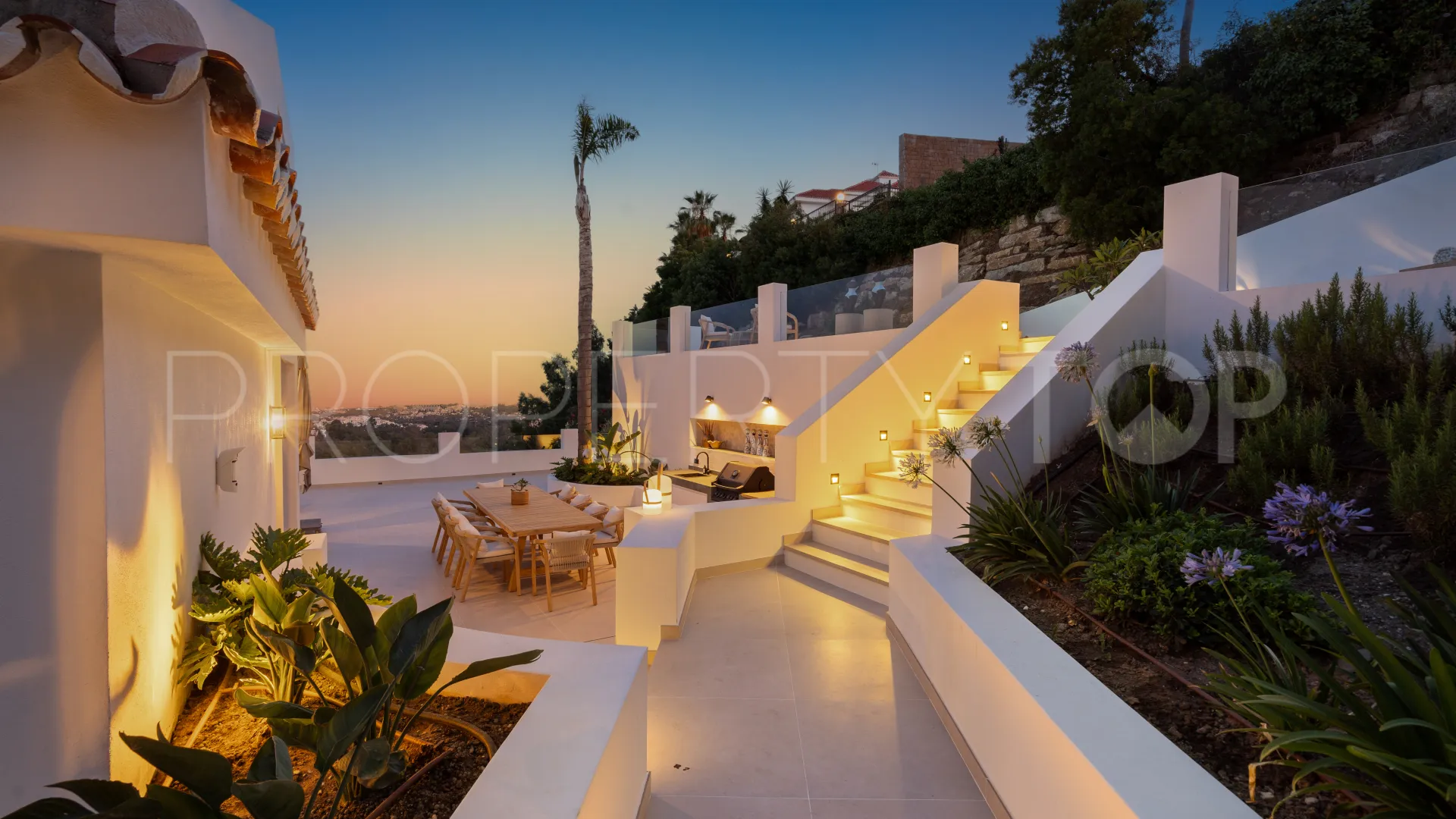 5 bedrooms villa for sale in Nueva Andalucia