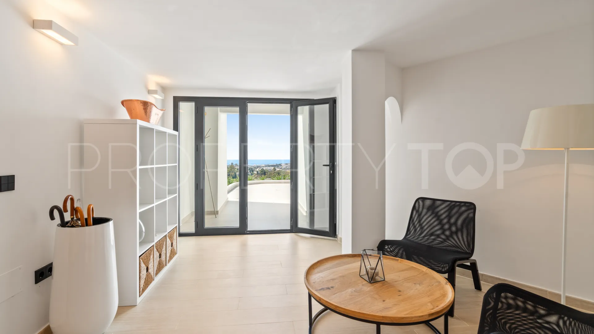 5 bedrooms villa for sale in Nueva Andalucia