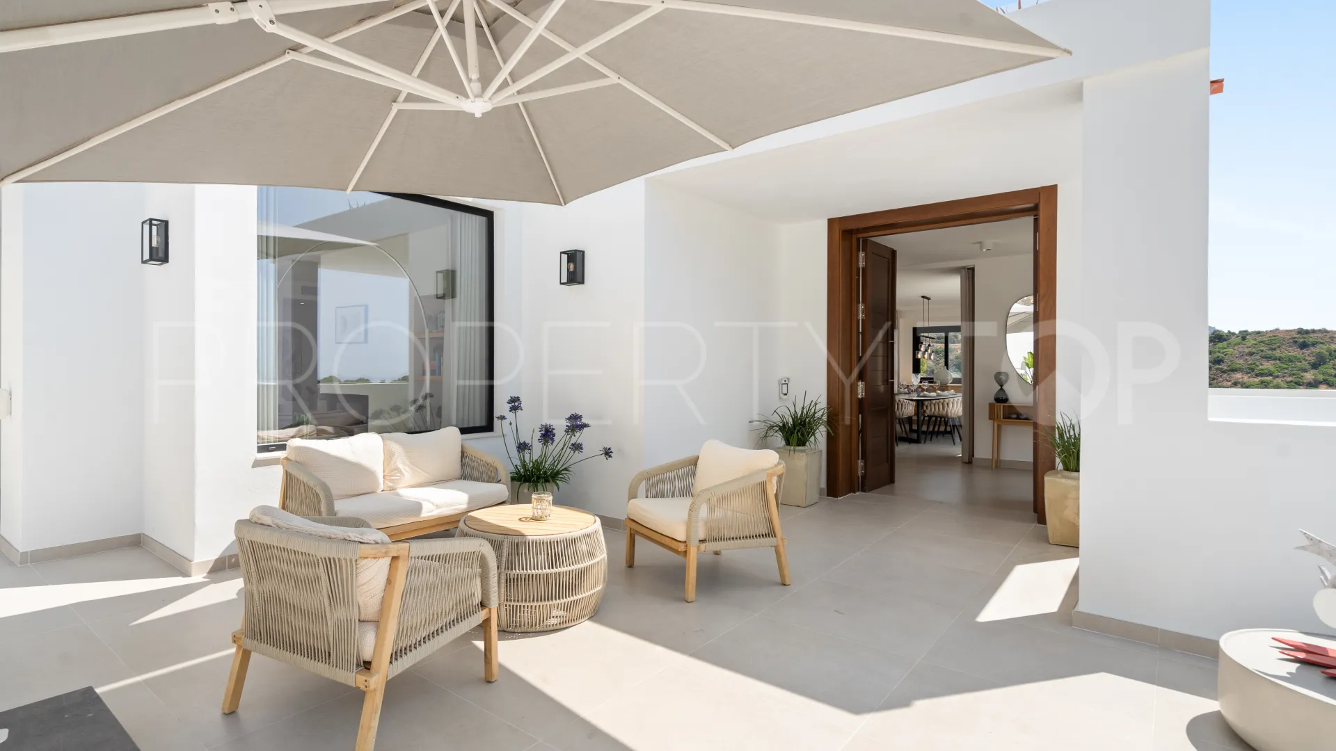 5 bedrooms villa for sale in Nueva Andalucia