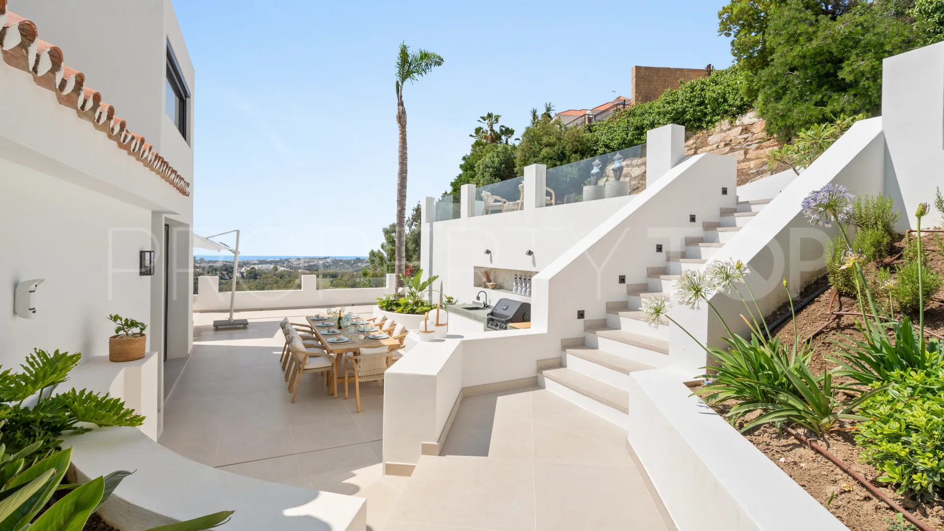5 bedrooms villa for sale in Nueva Andalucia