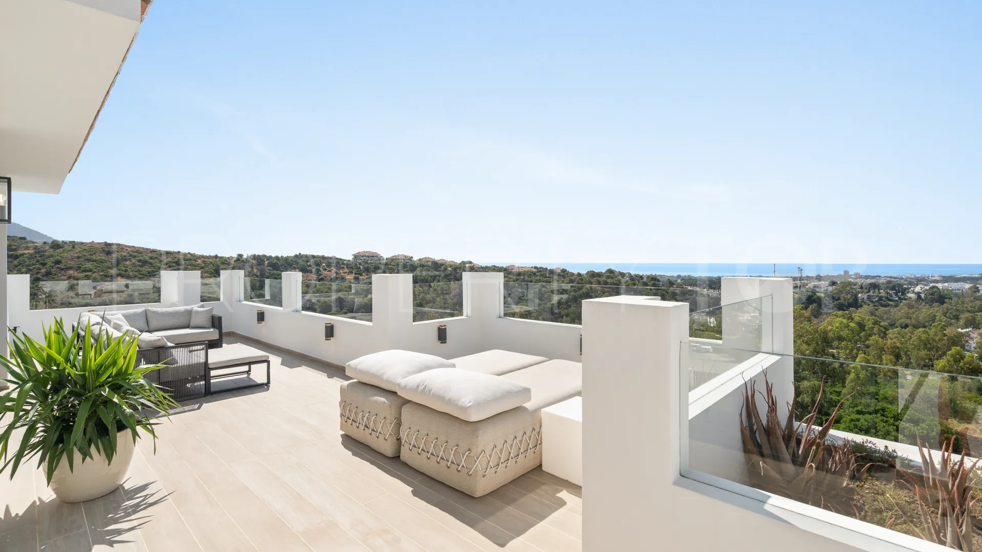 5 bedrooms villa for sale in Nueva Andalucia