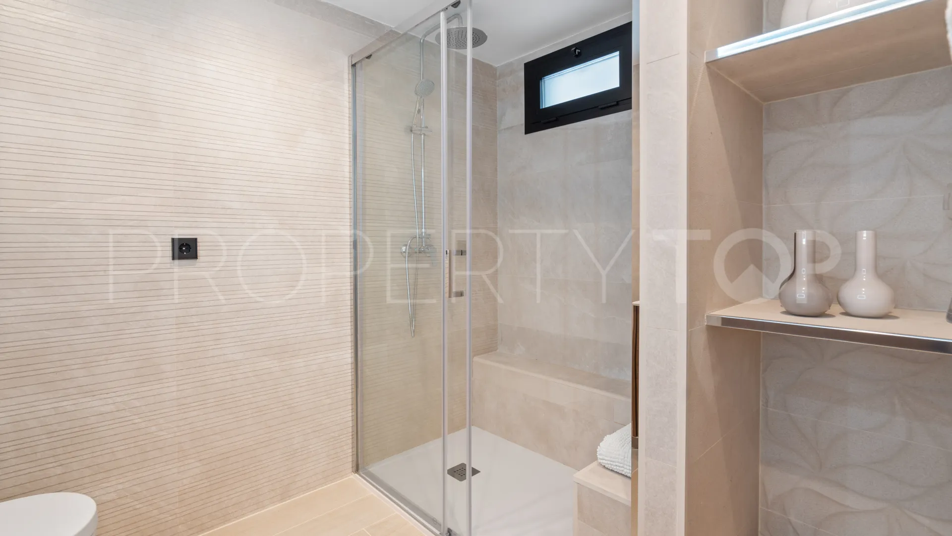 5 bedrooms villa for sale in Nueva Andalucia
