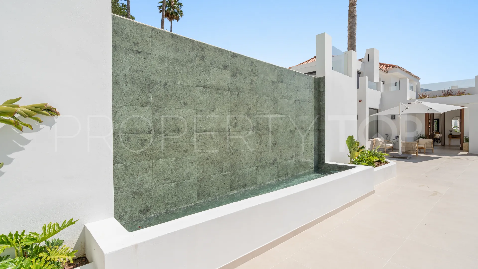 5 bedrooms villa for sale in Nueva Andalucia