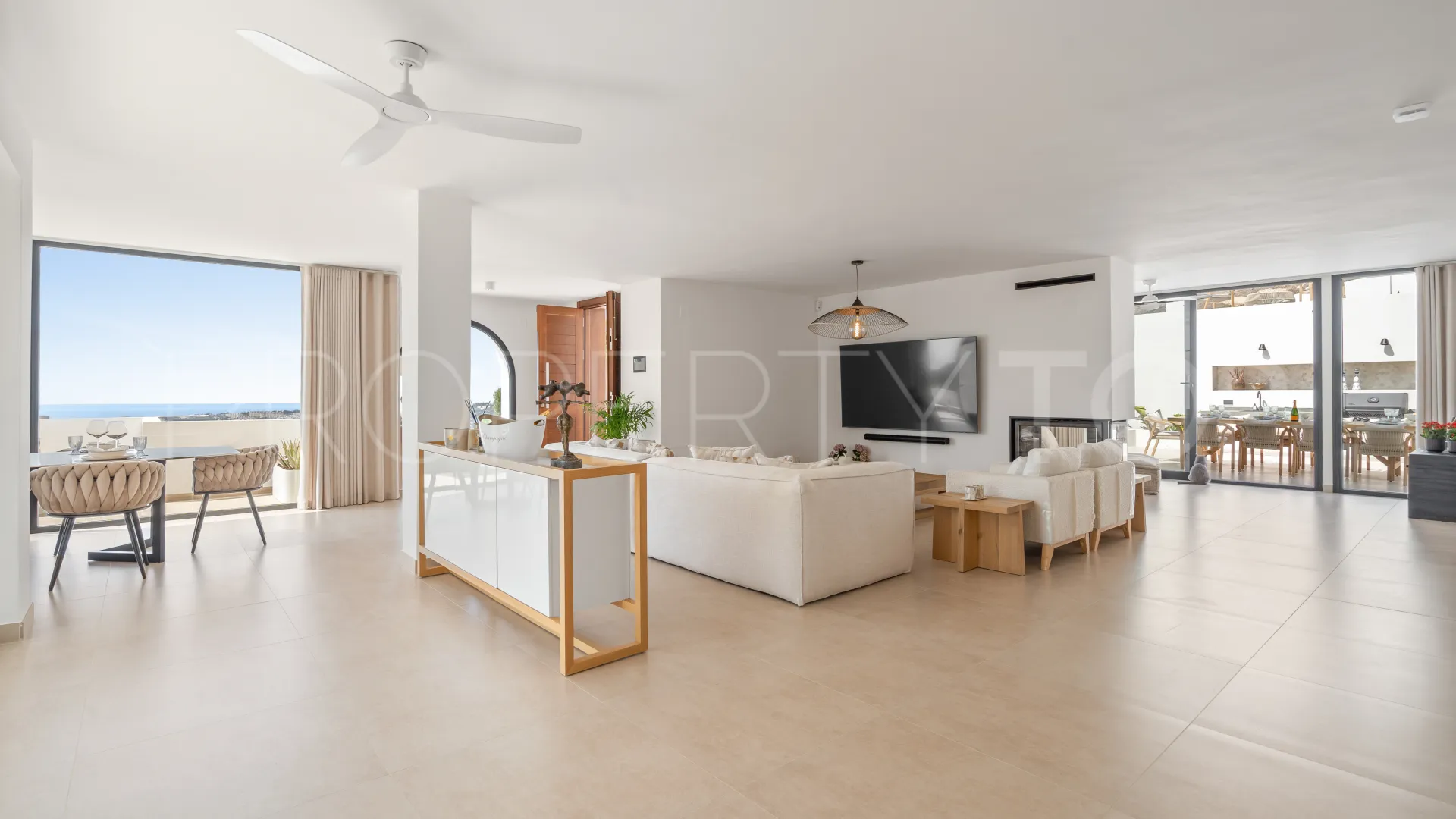 5 bedrooms villa for sale in Nueva Andalucia