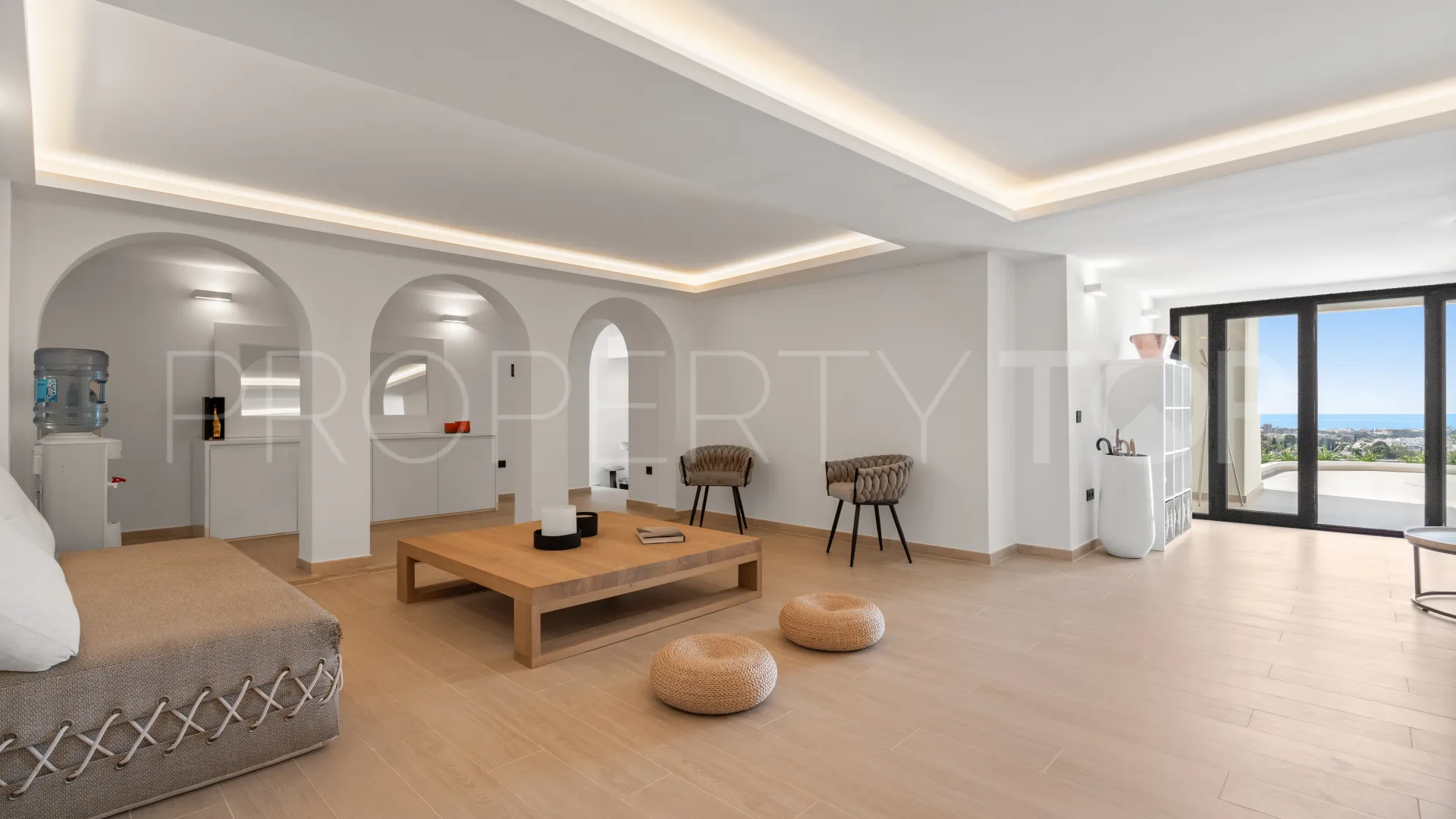 5 bedrooms villa for sale in Nueva Andalucia
