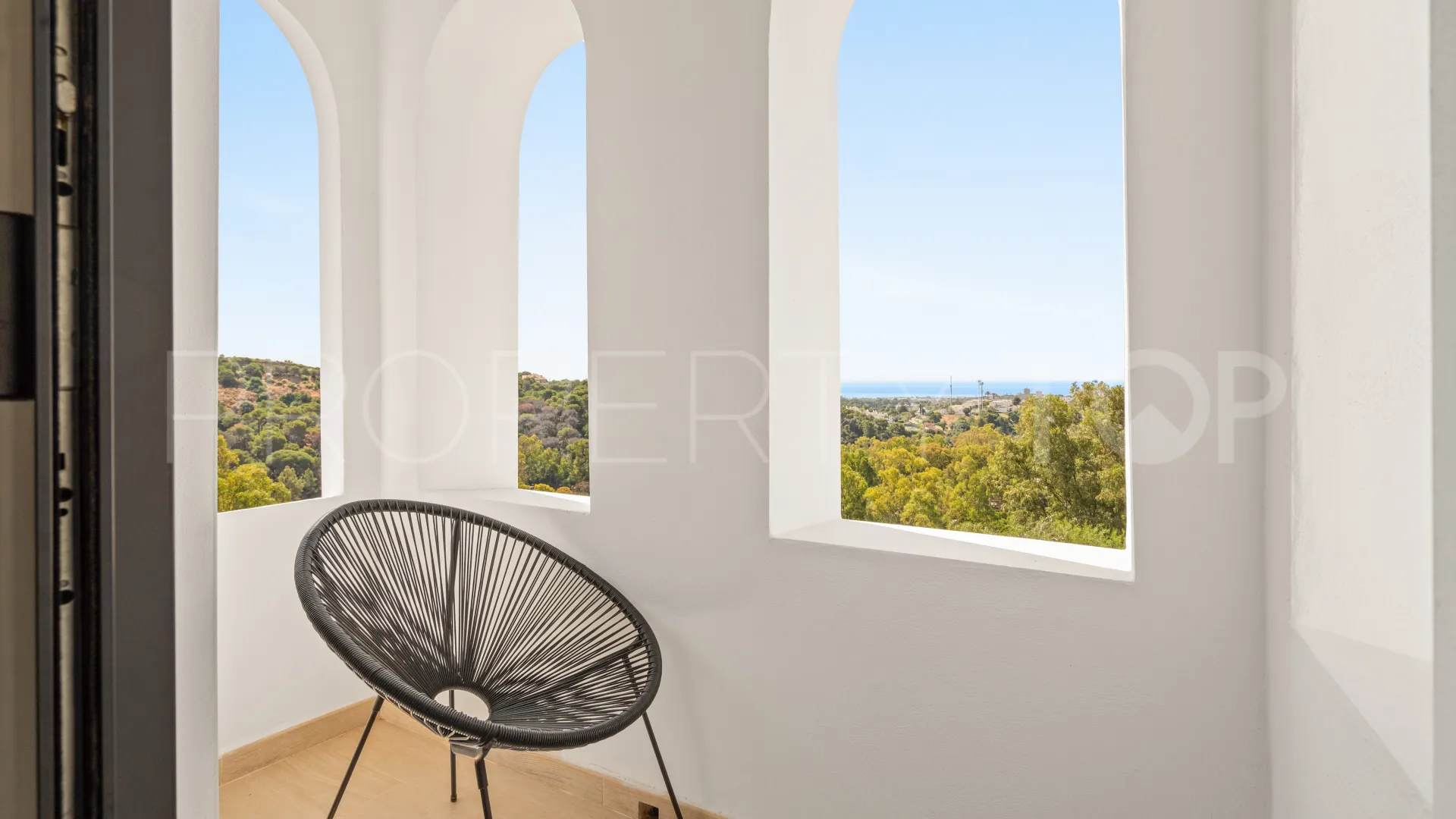 5 bedrooms villa for sale in Nueva Andalucia