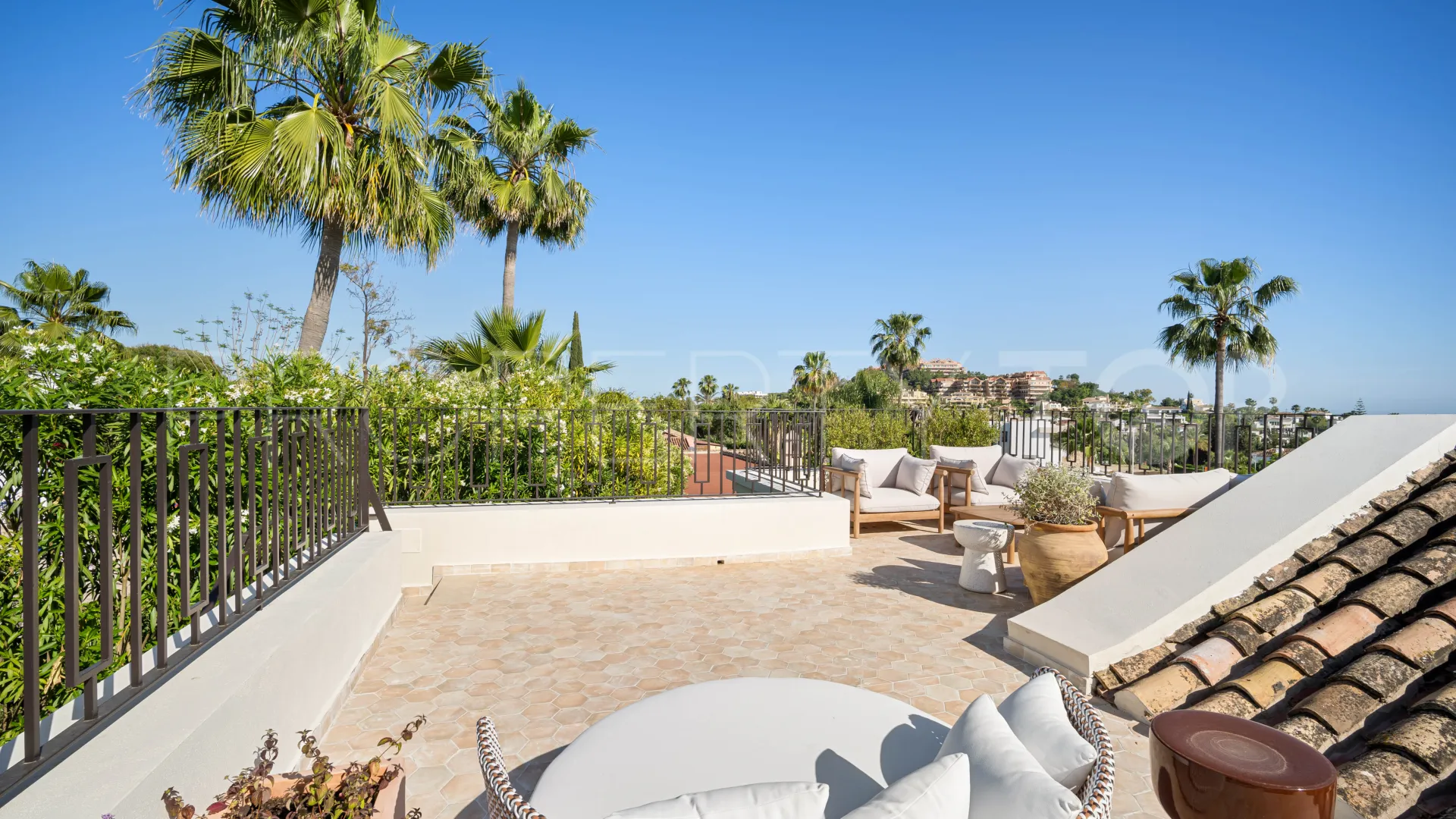 Villa en venta en Nueva Andalucia con 4 dormitorios