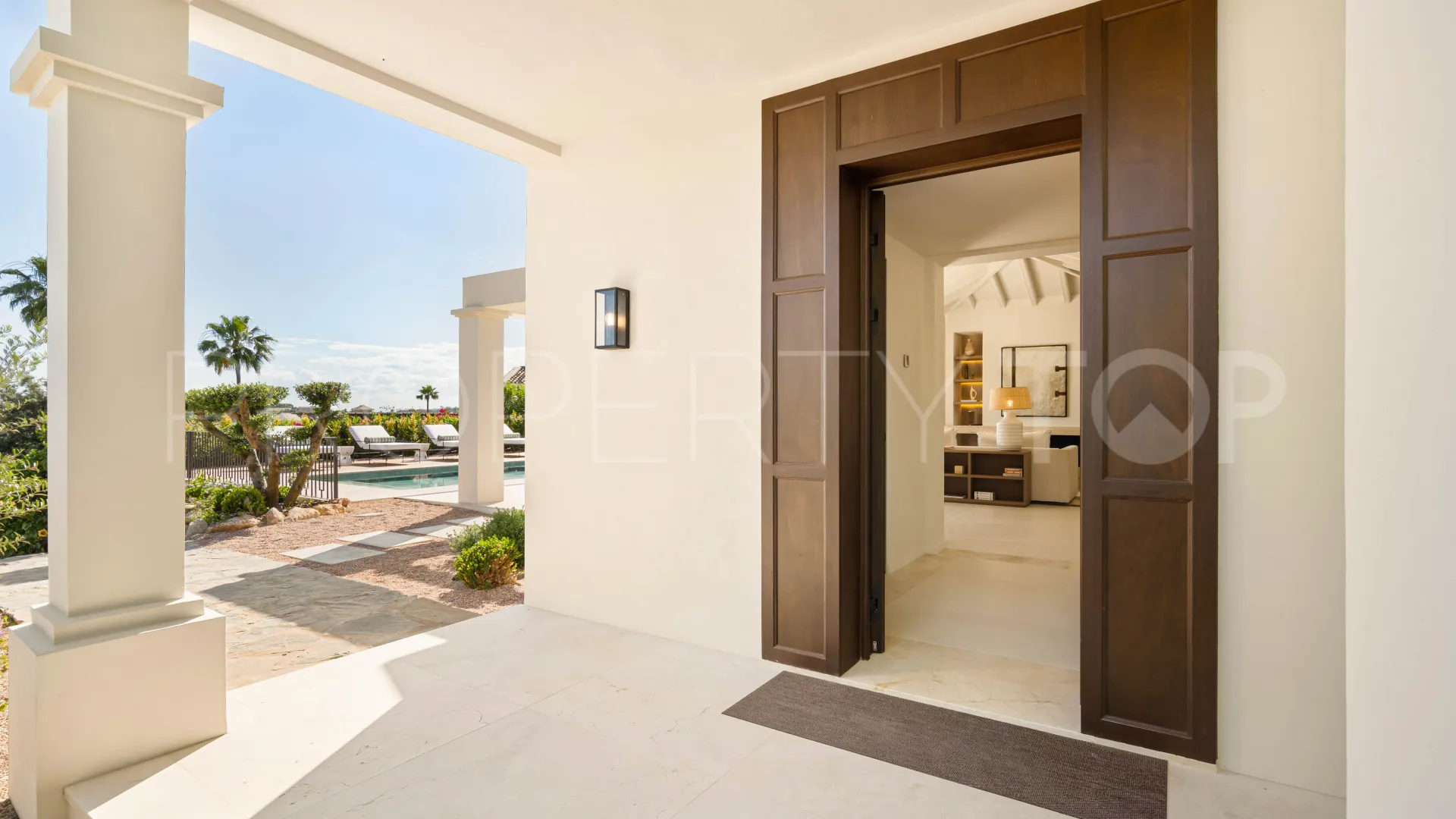 Villa en venta en Nueva Andalucia con 4 dormitorios