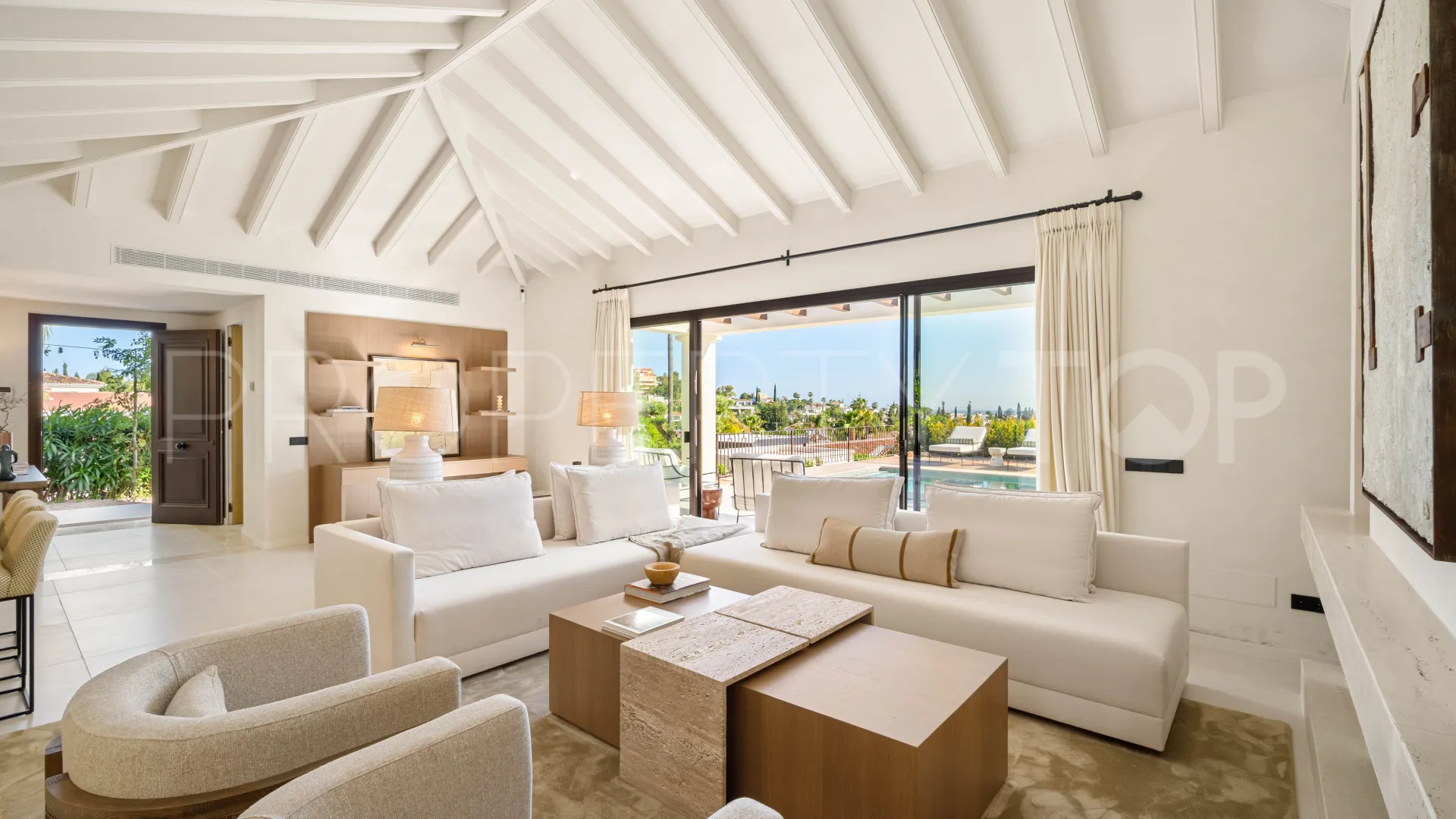 Villa en venta en Nueva Andalucia con 4 dormitorios