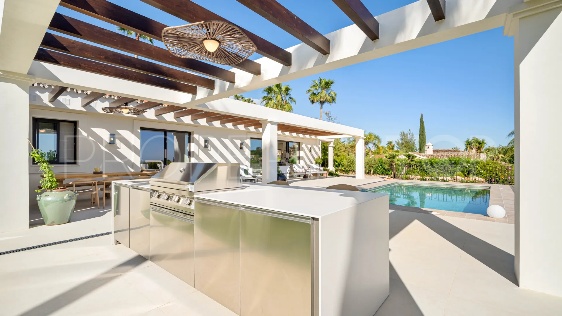 Villa en venta en Nueva Andalucia con 4 dormitorios