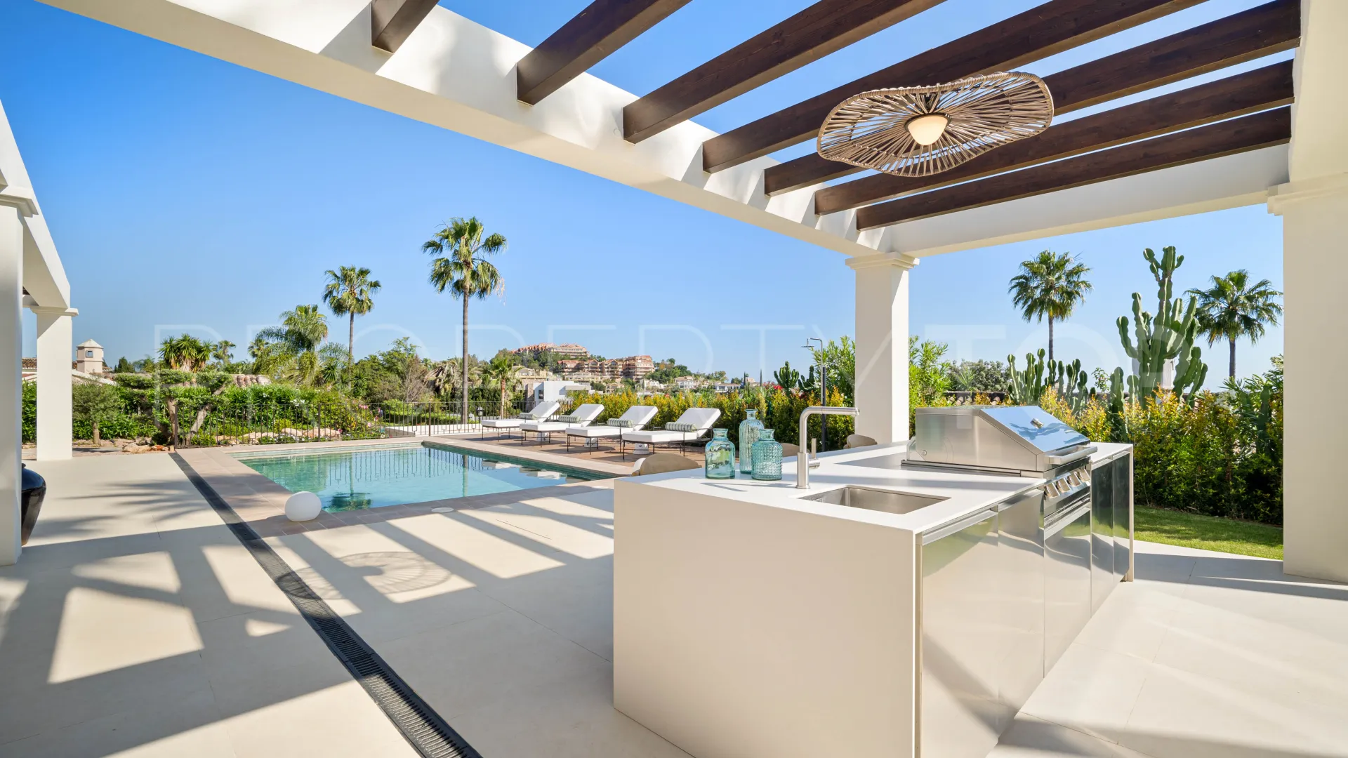 Villa en venta en Nueva Andalucia con 4 dormitorios