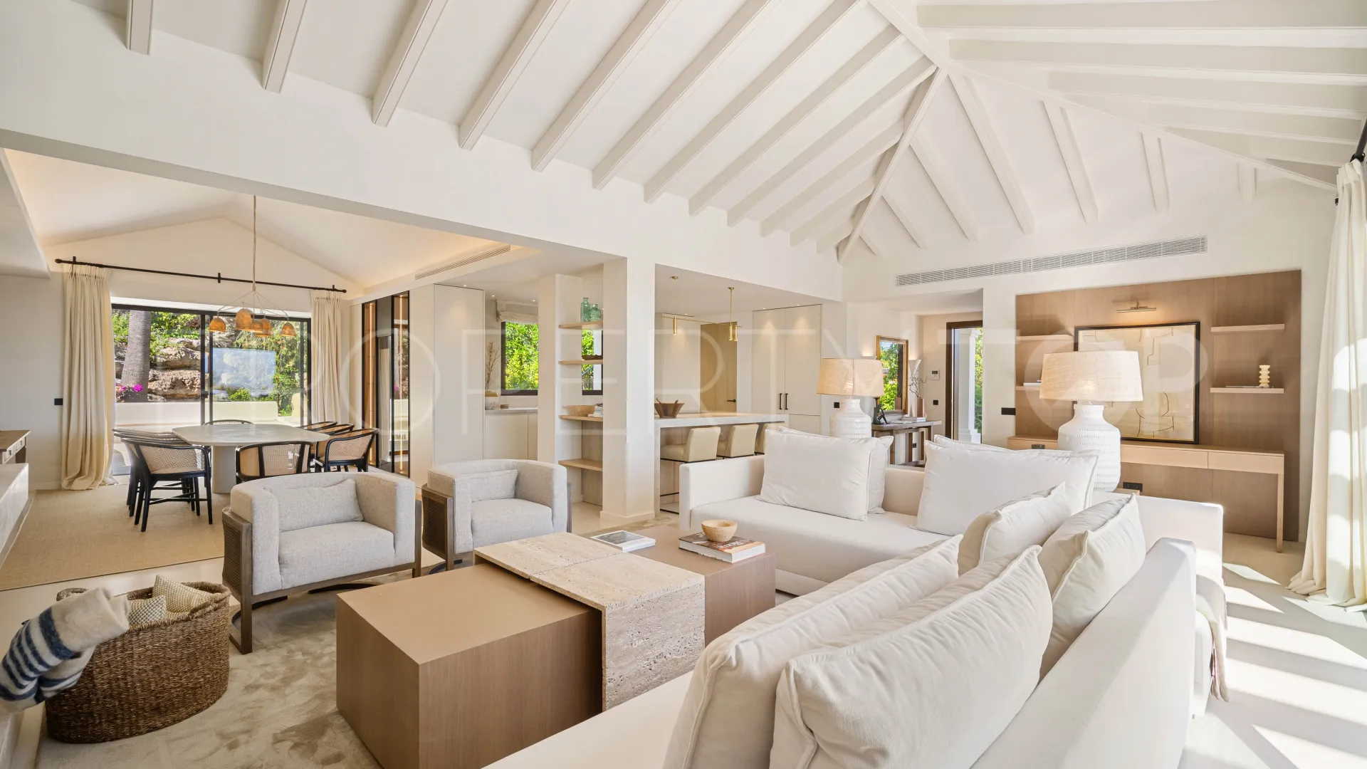 Villa en venta en Nueva Andalucia con 4 dormitorios