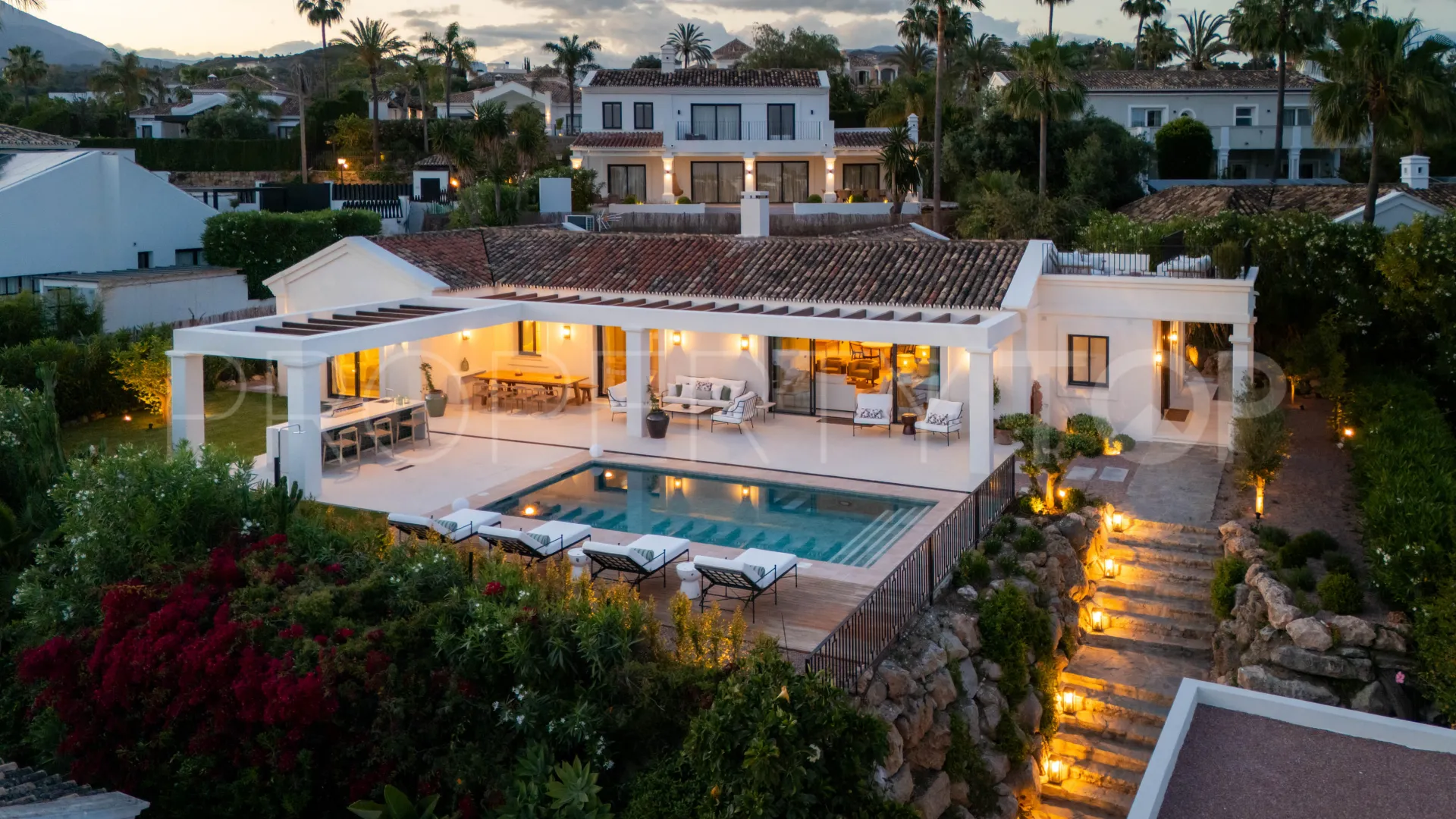 Villa en venta en Nueva Andalucia con 4 dormitorios