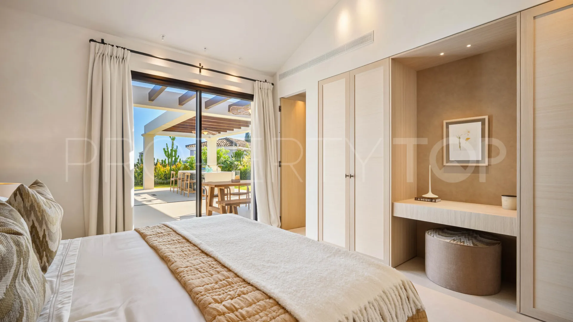 Villa en venta en Nueva Andalucia con 4 dormitorios