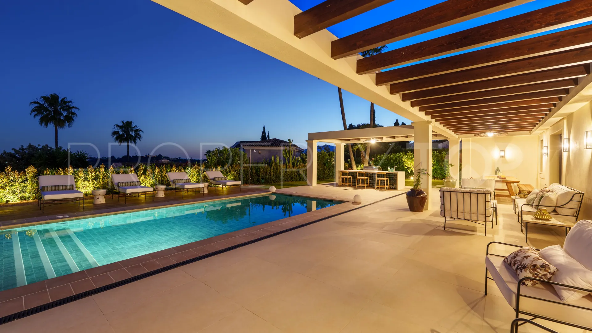 Villa en venta en Nueva Andalucia con 4 dormitorios