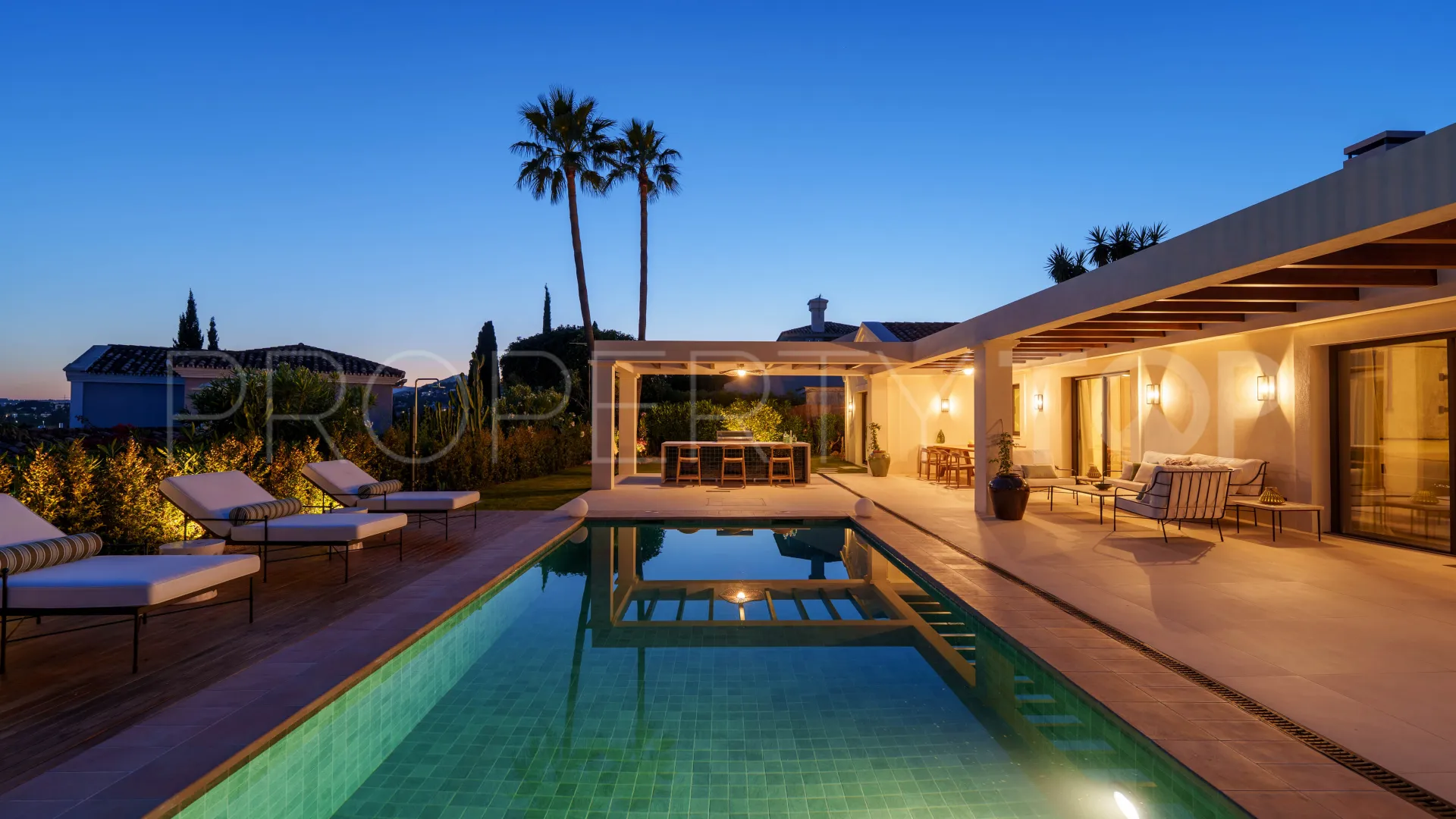 Villa en venta en Nueva Andalucia con 4 dormitorios
