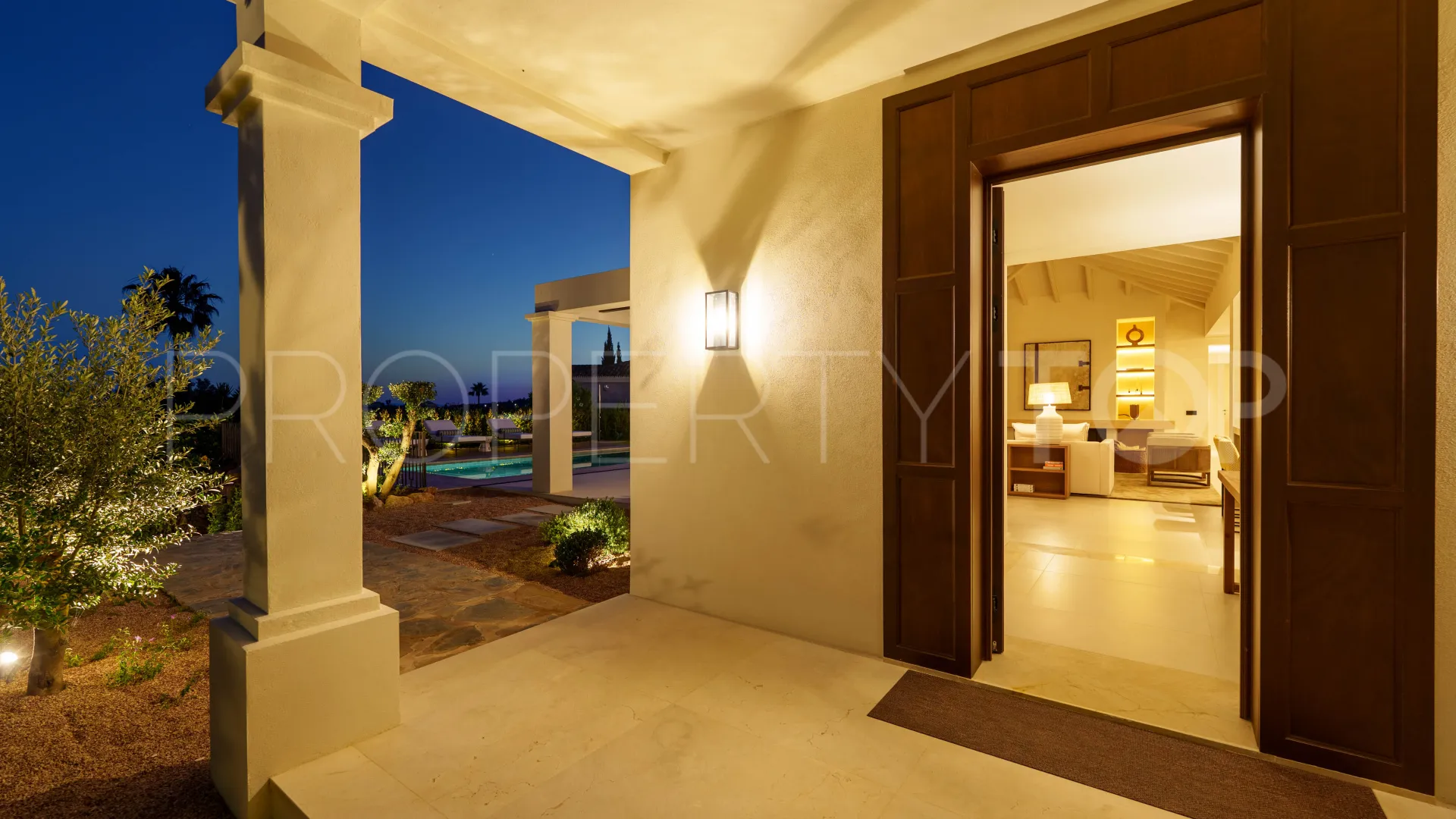 Villa en venta en Nueva Andalucia con 4 dormitorios
