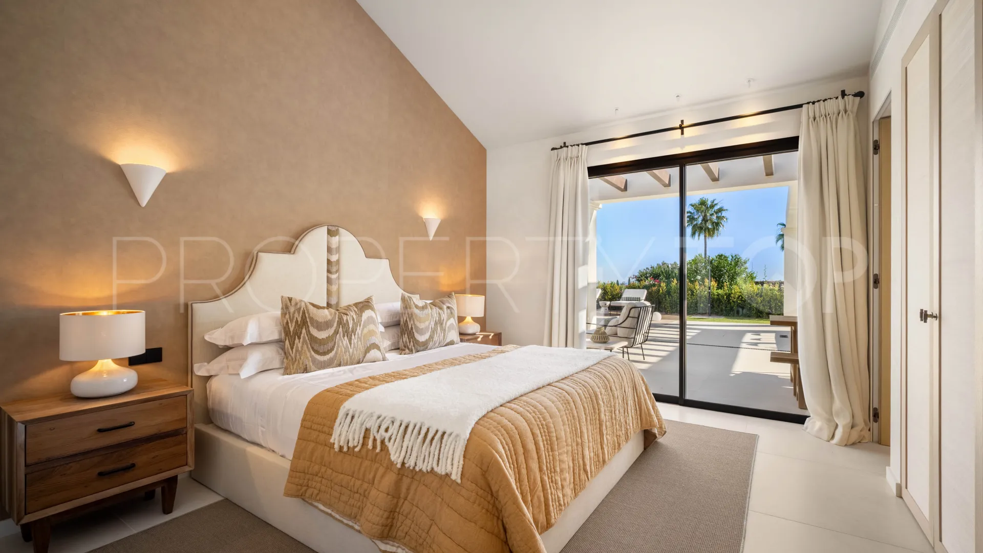 Villa en venta en Nueva Andalucia con 4 dormitorios