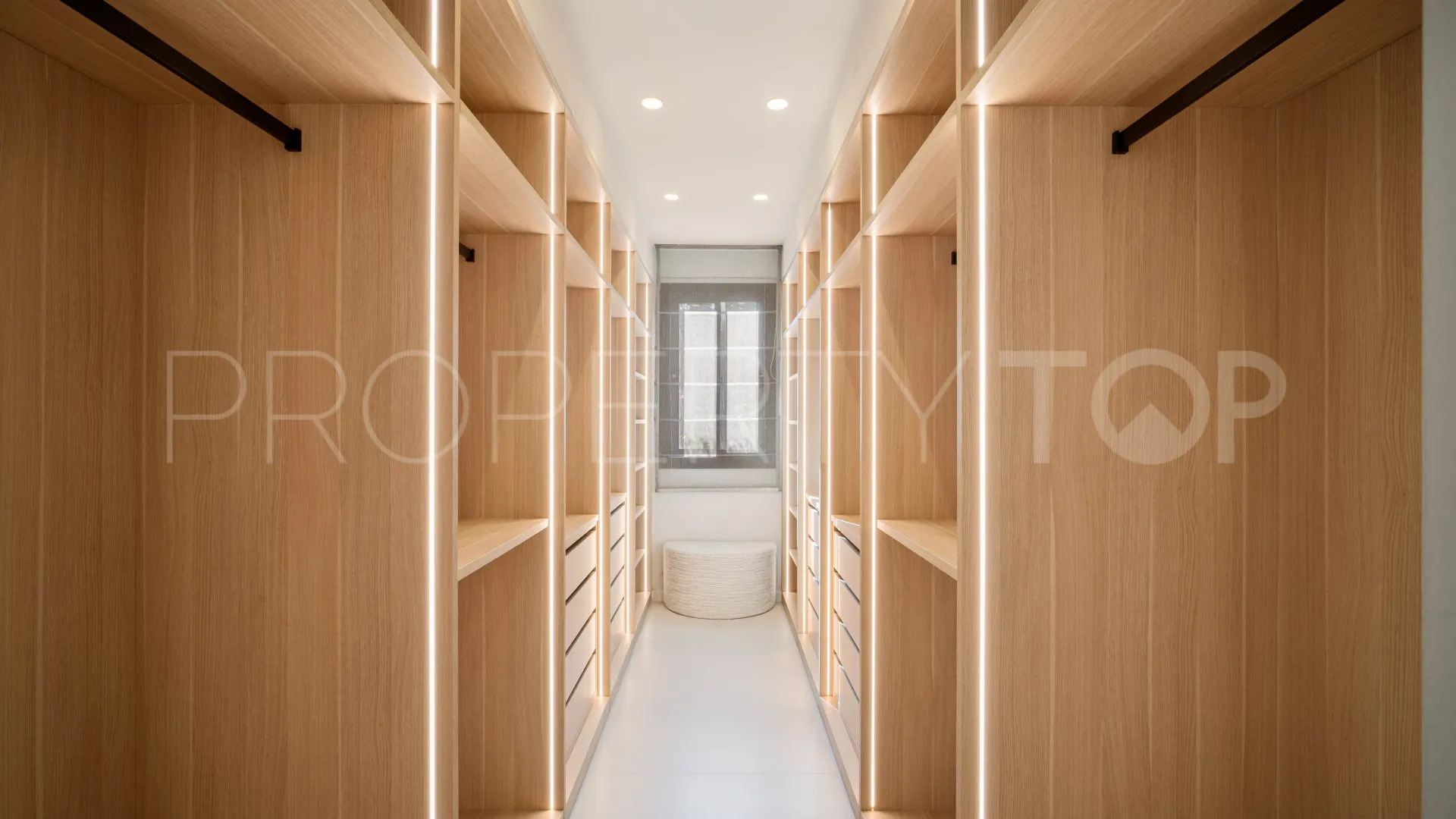 Villa en venta en Nueva Andalucia con 4 dormitorios