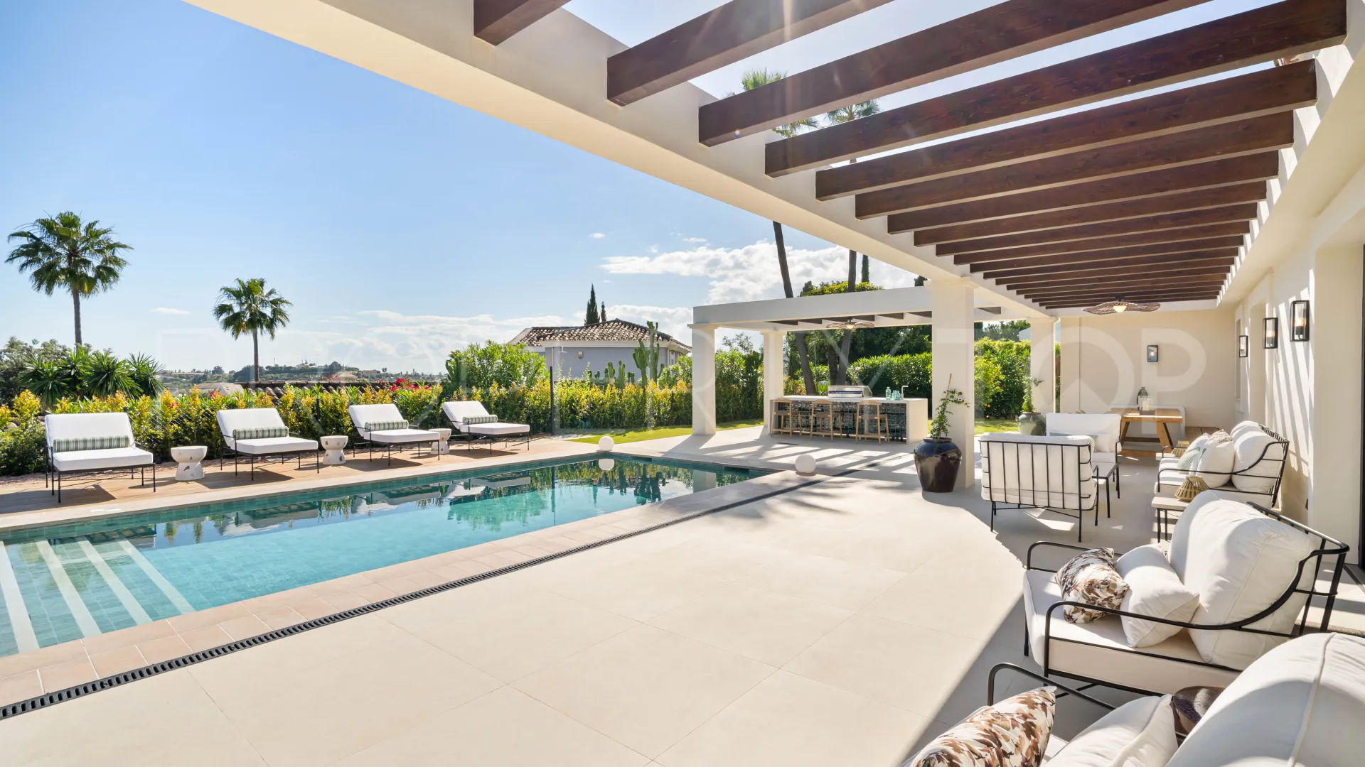 Villa en venta en Nueva Andalucia con 4 dormitorios