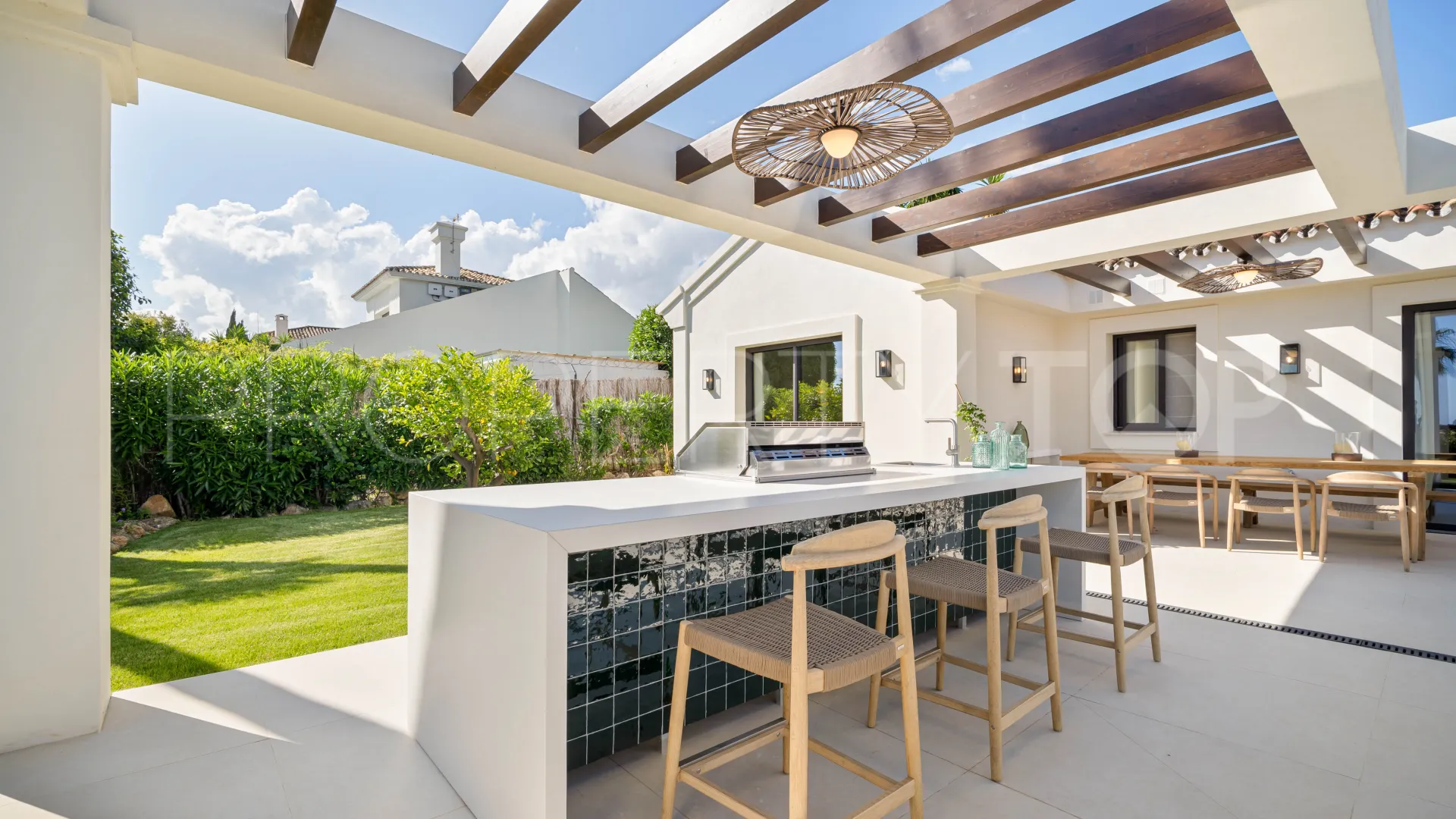 Villa en venta en Nueva Andalucia con 4 dormitorios