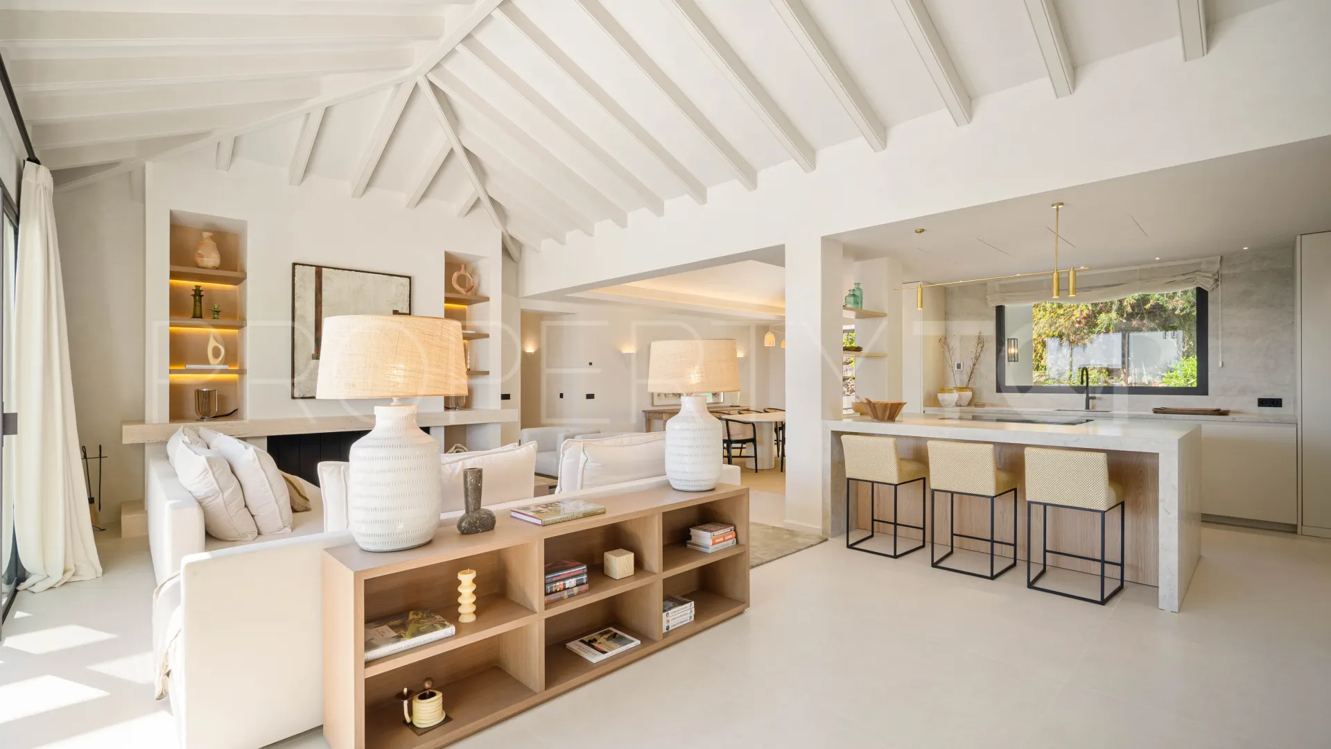 Villa en venta en Nueva Andalucia con 4 dormitorios