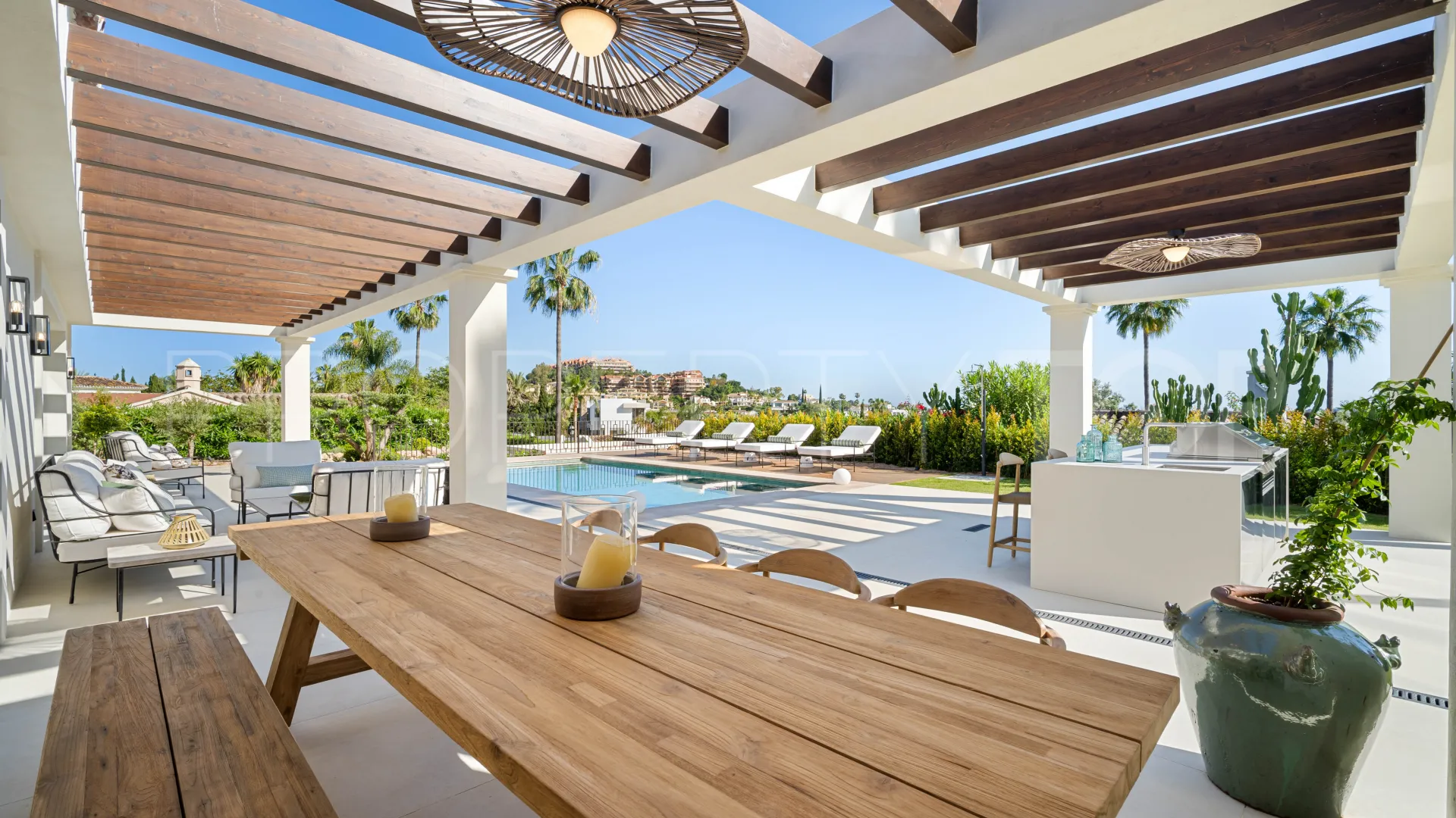 Villa en venta en Nueva Andalucia con 4 dormitorios