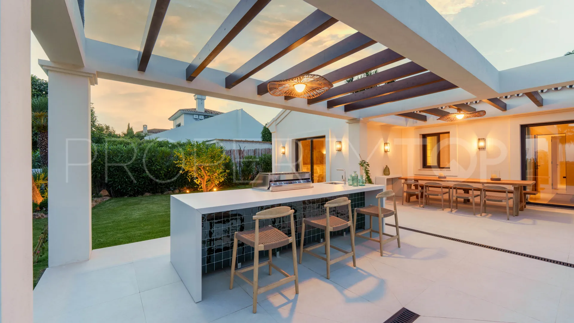 Villa en venta en Nueva Andalucia con 4 dormitorios