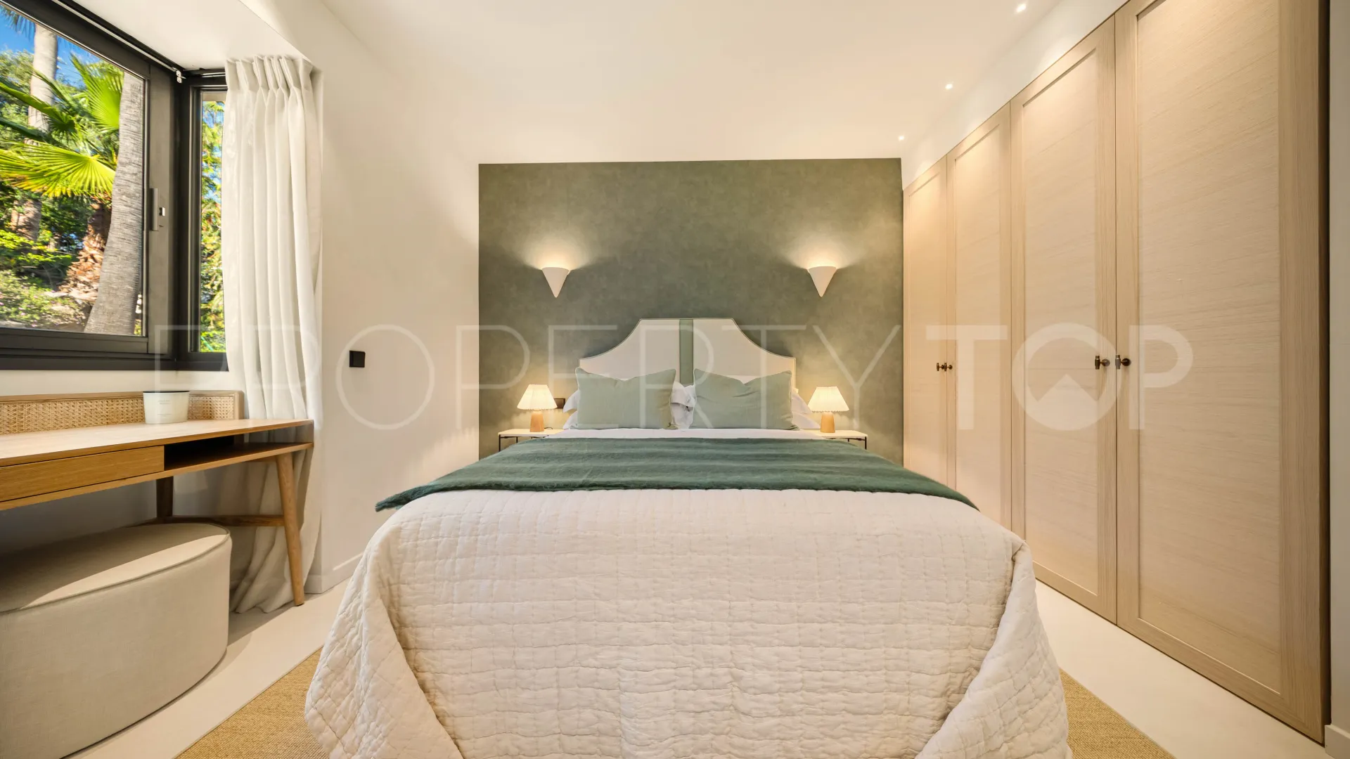 Villa en venta en Nueva Andalucia con 4 dormitorios