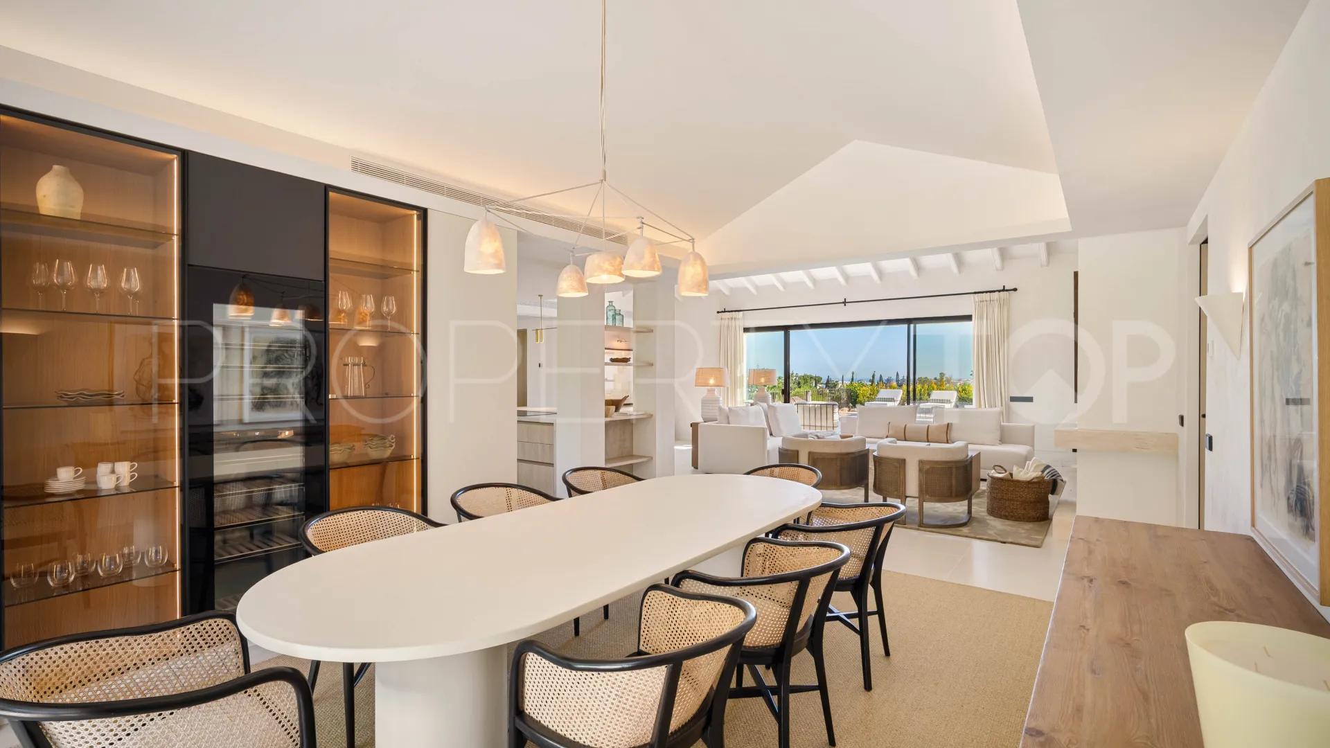 Villa en venta en Nueva Andalucia con 4 dormitorios