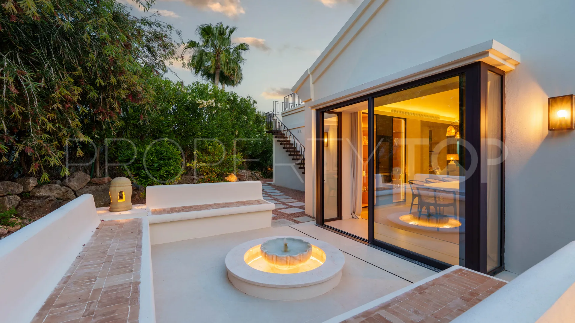 Villa en venta en Nueva Andalucia con 4 dormitorios