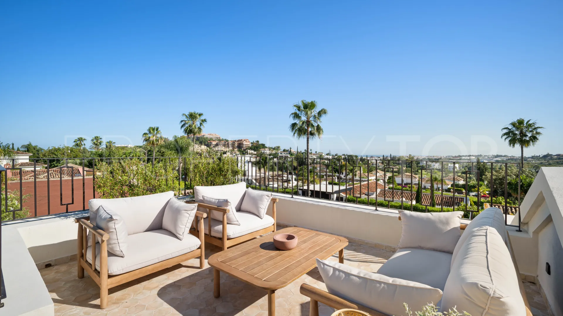 Villa en venta en Nueva Andalucia con 4 dormitorios