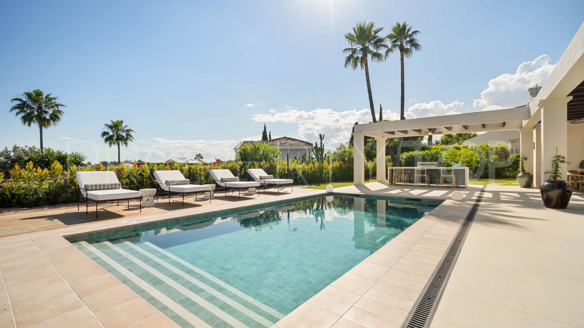 Villa en venta en Nueva Andalucia con 4 dormitorios