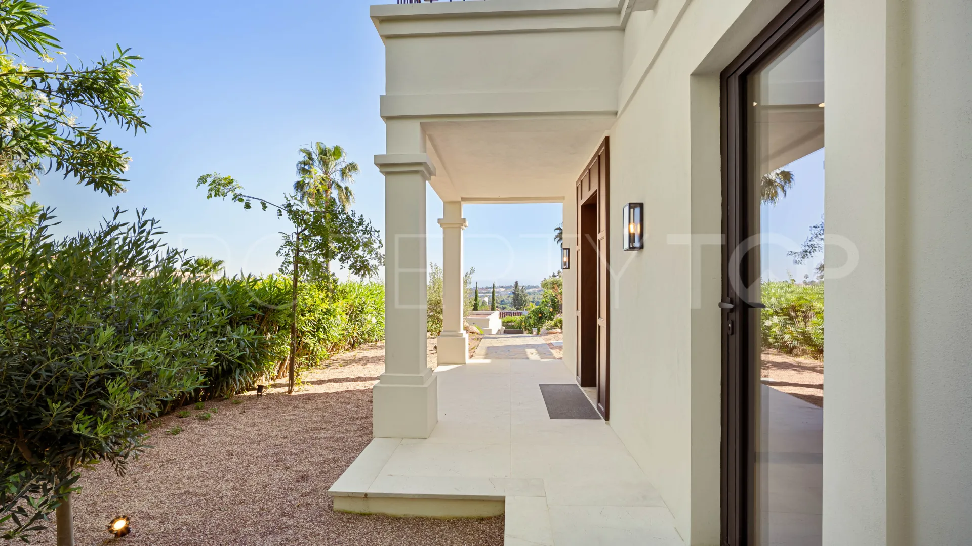 Villa en venta en Nueva Andalucia con 4 dormitorios