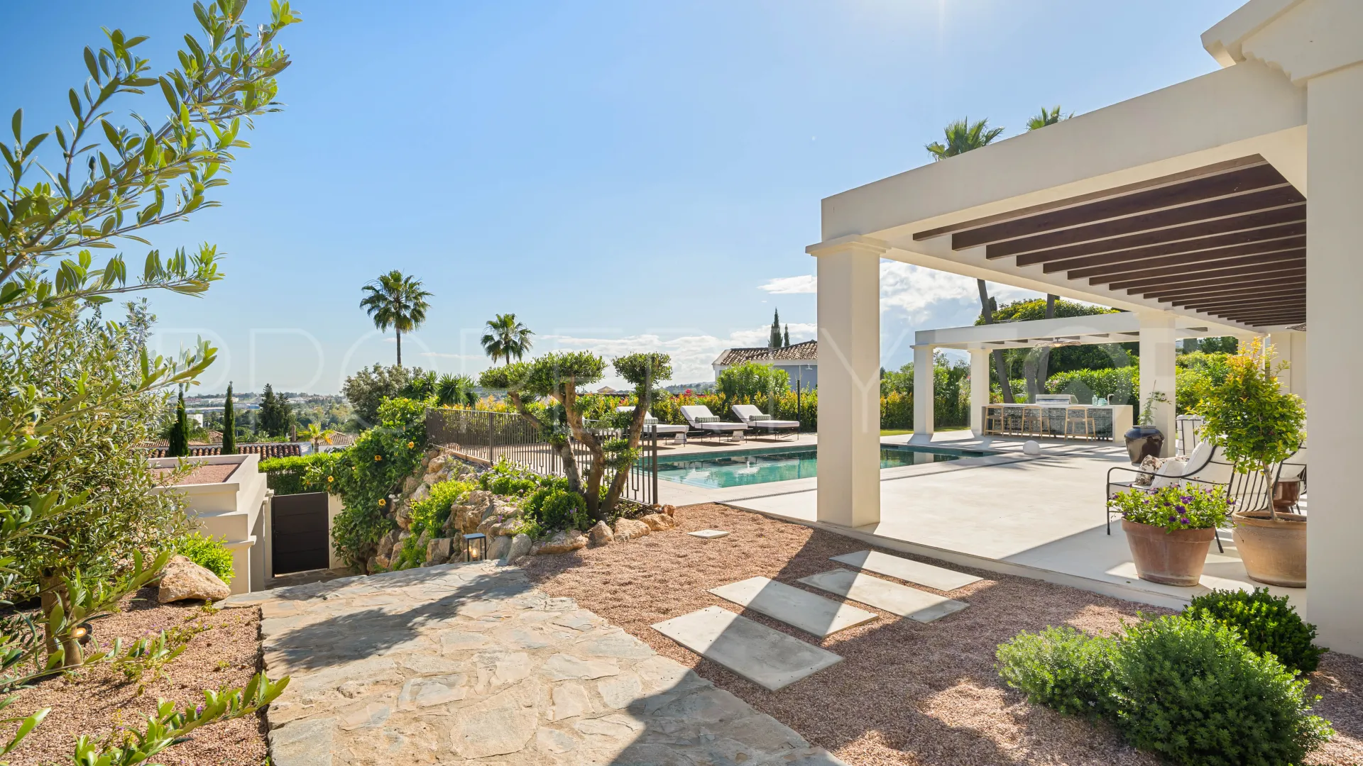 Villa en venta en Nueva Andalucia con 4 dormitorios