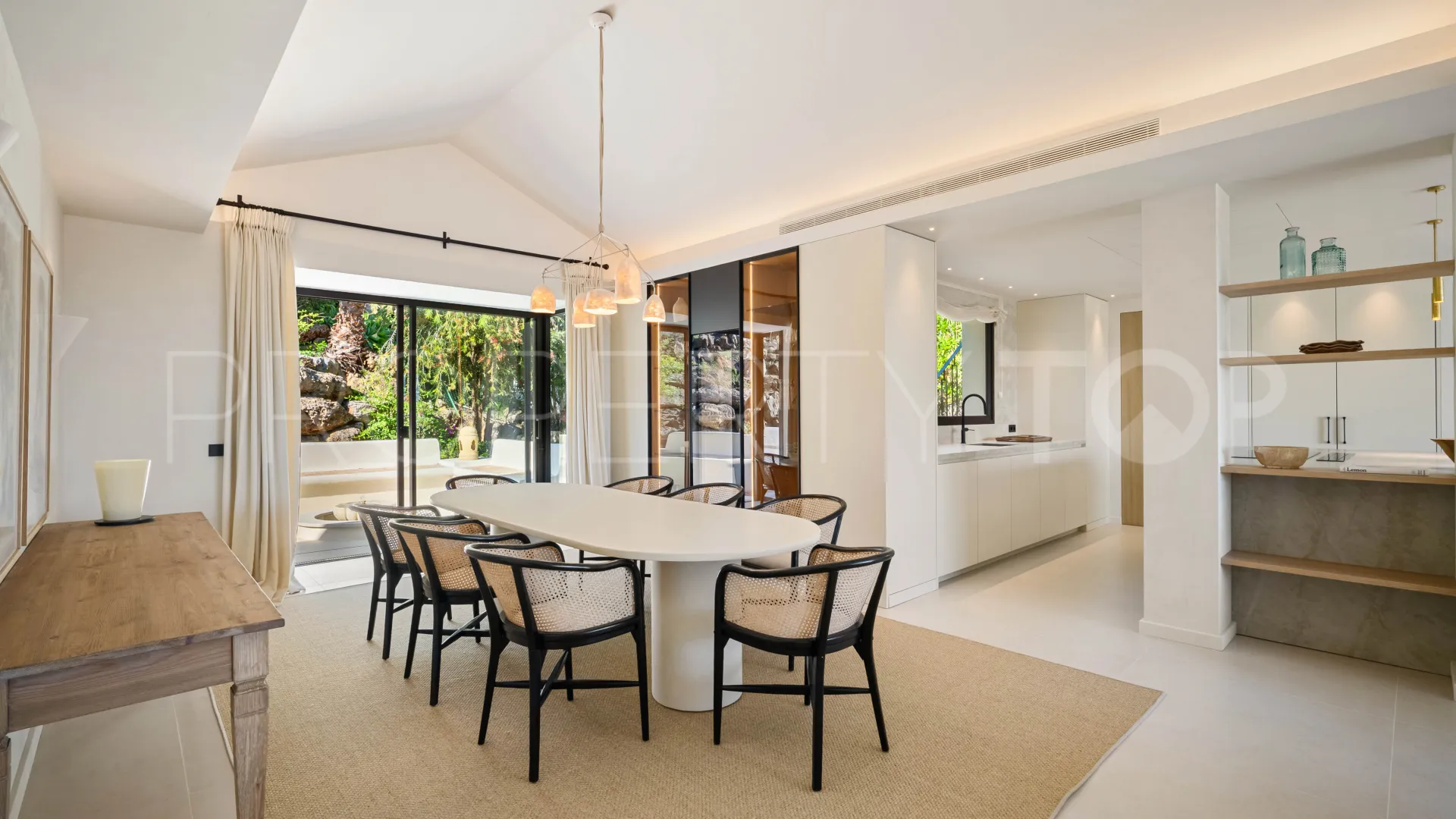 Villa en venta en Nueva Andalucia con 4 dormitorios
