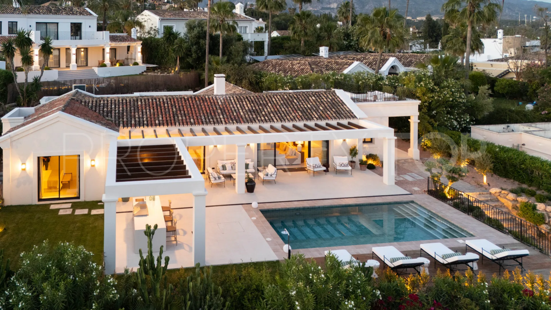 Villa en venta en Nueva Andalucia con 4 dormitorios