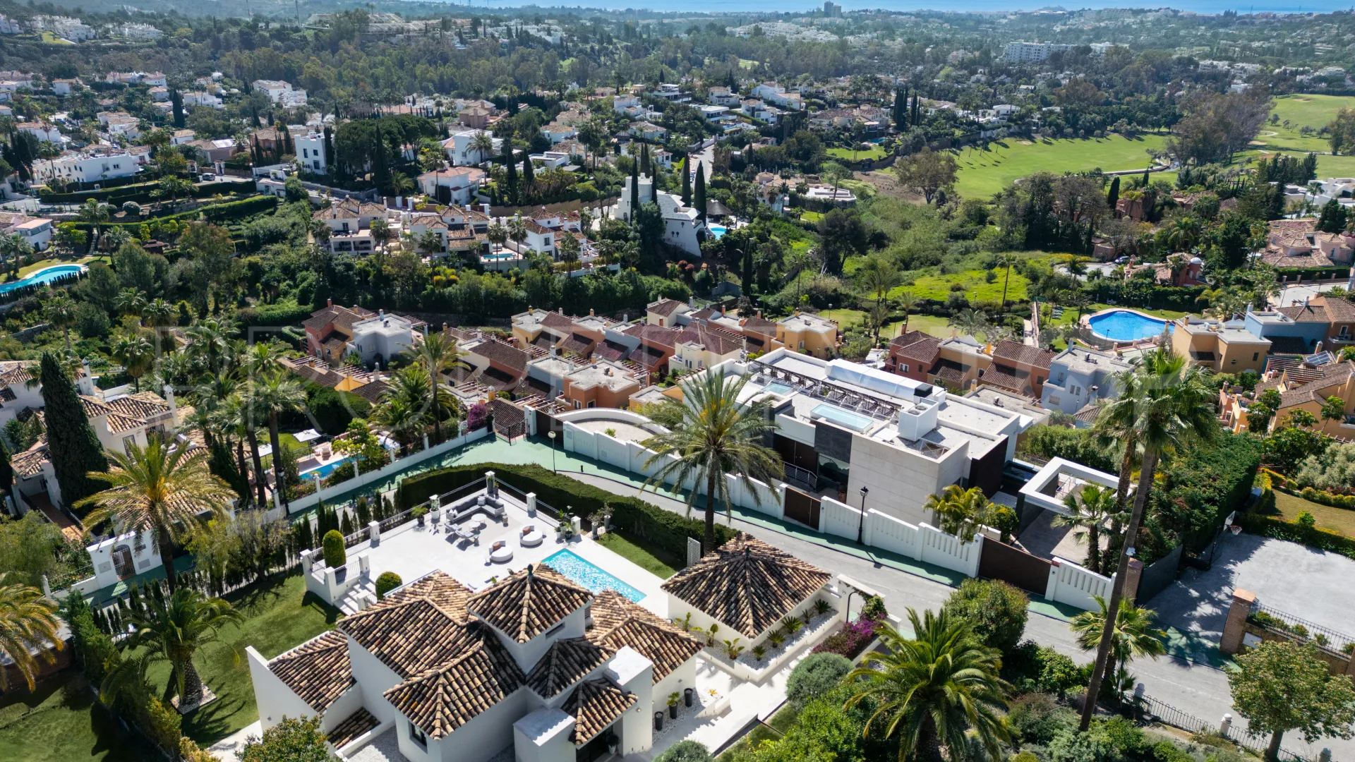 Villa en venta en Los Naranjos Hill Club de 5 dormitorios