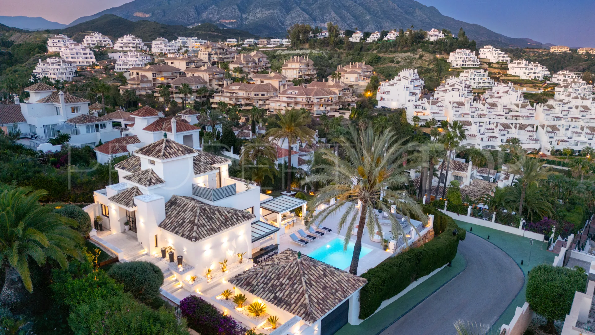Villa en venta en Los Naranjos Hill Club de 5 dormitorios
