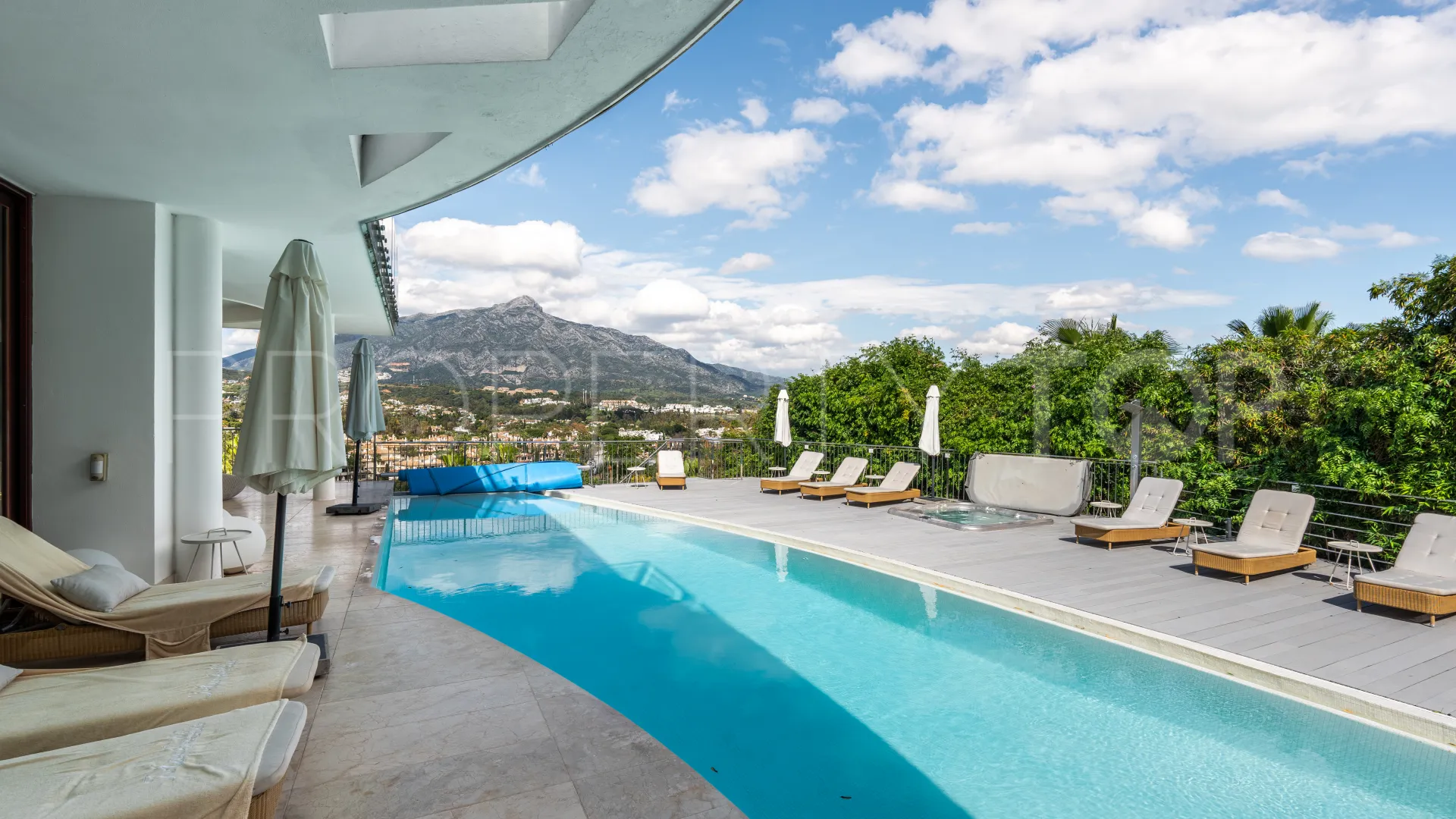 Villa a la venta en Nueva Andalucia