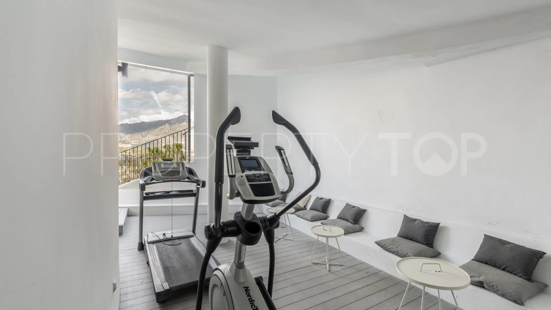 Villa a la venta en Nueva Andalucia