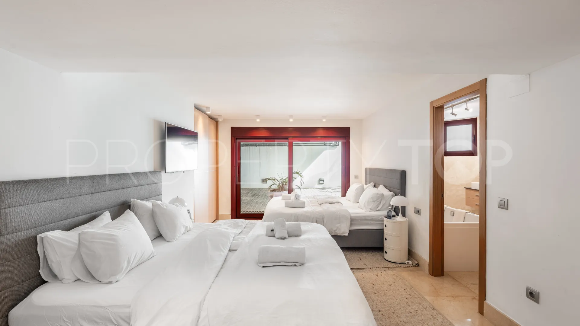 Villa a la venta en Nueva Andalucia