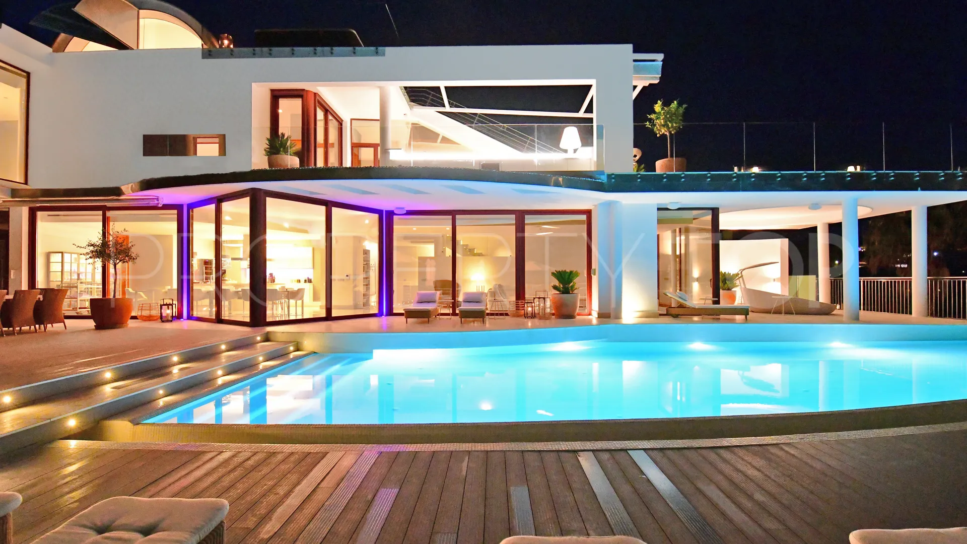 Villa a la venta en Nueva Andalucia