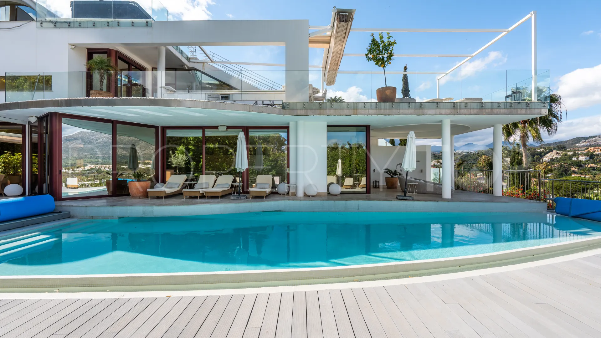 Villa a la venta en Nueva Andalucia