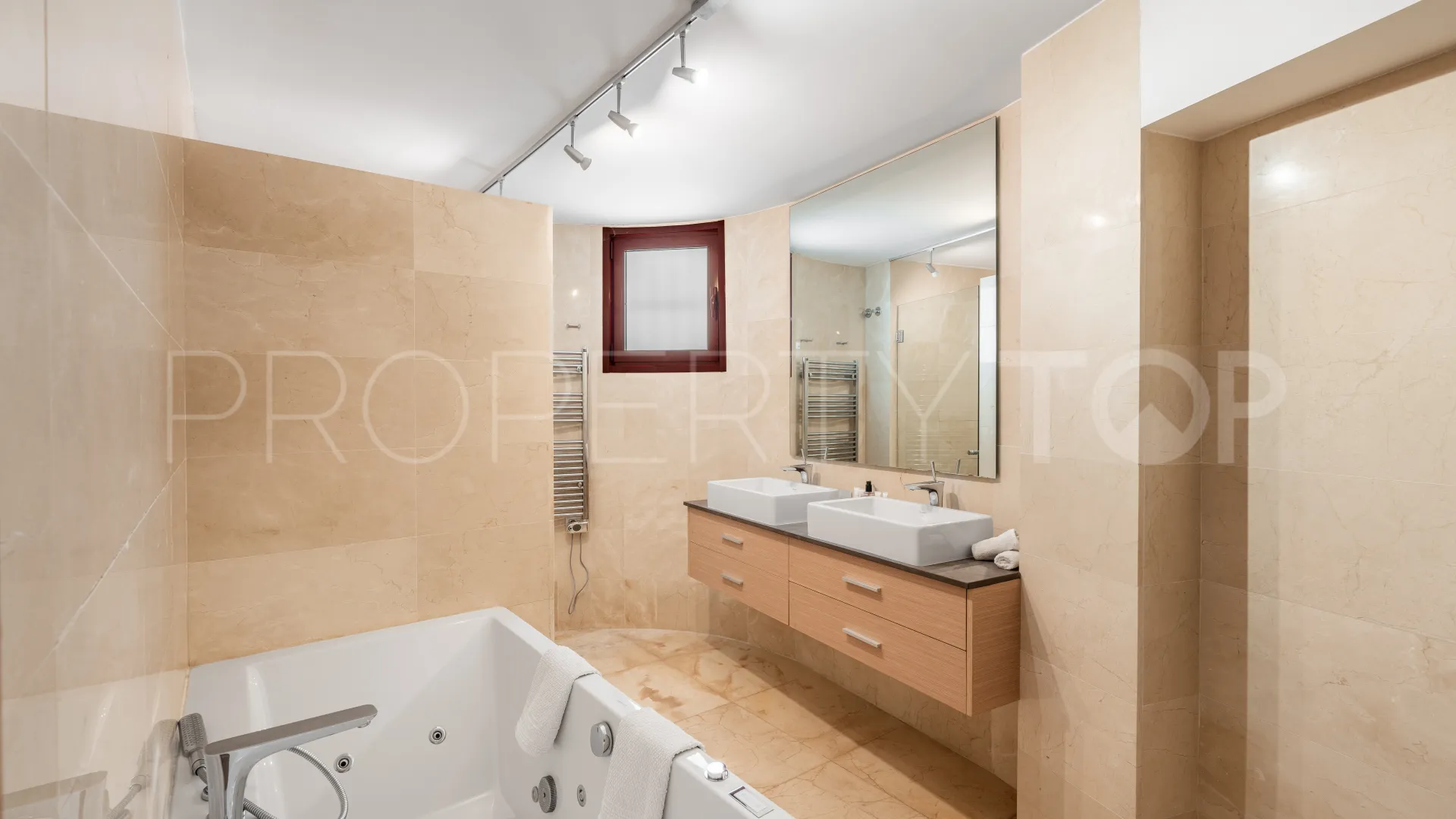 Villa a la venta en Nueva Andalucia