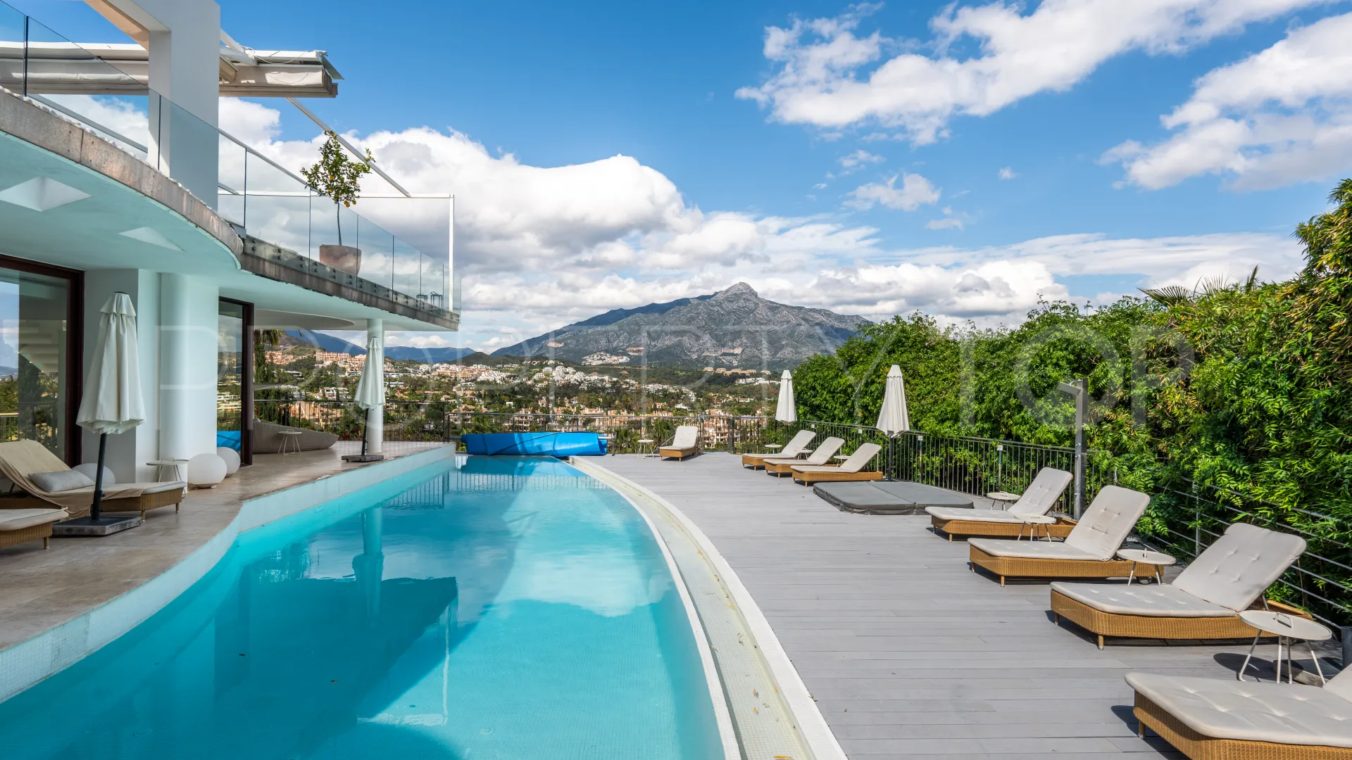 Villa a la venta en Nueva Andalucia